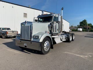2022 Kenworth W900