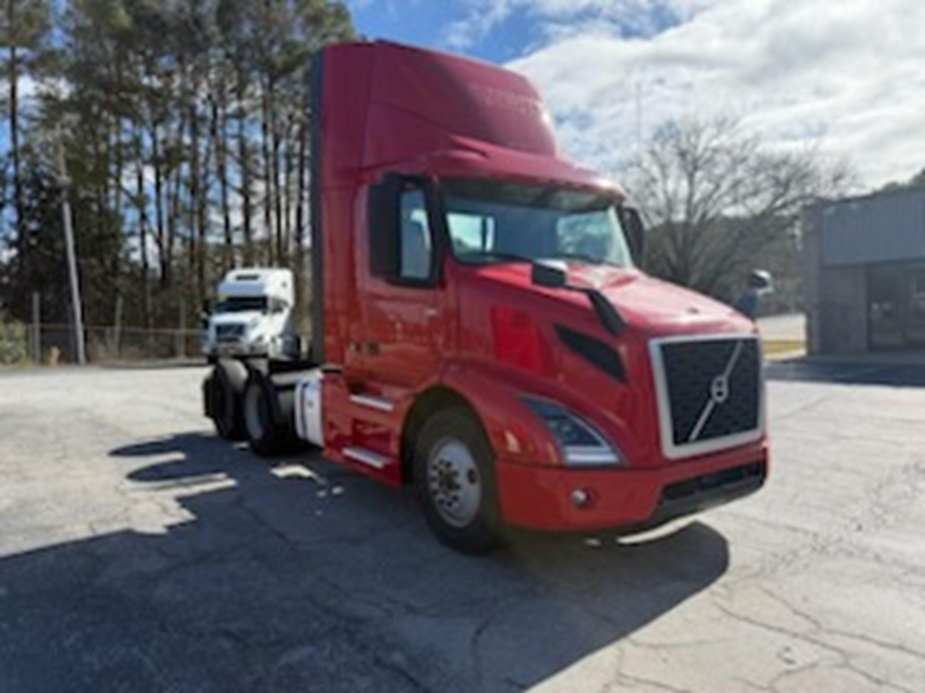 2021 Volvo VNR 640 in LA VERGNE, GA — photo 3