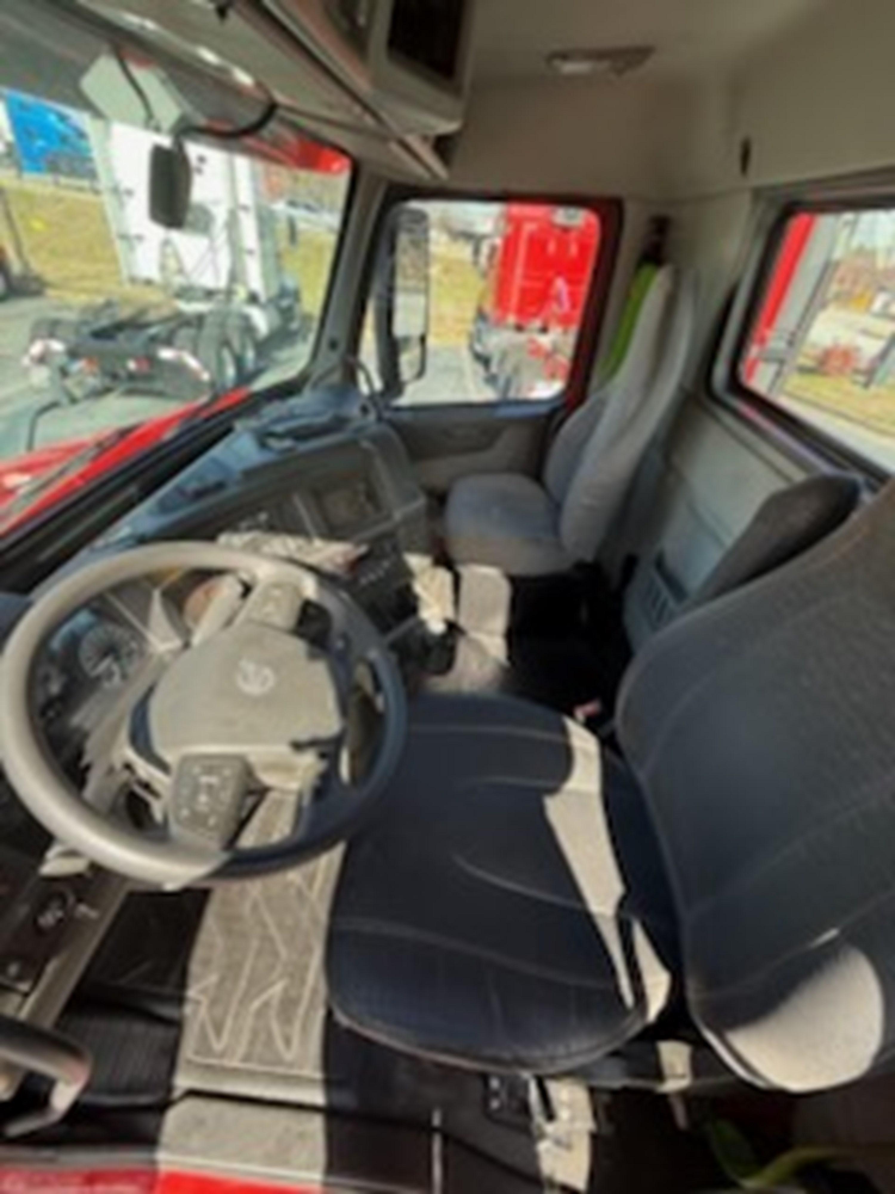 2021 Volvo VNR 640 in LA VERGNE, GA — photo 9