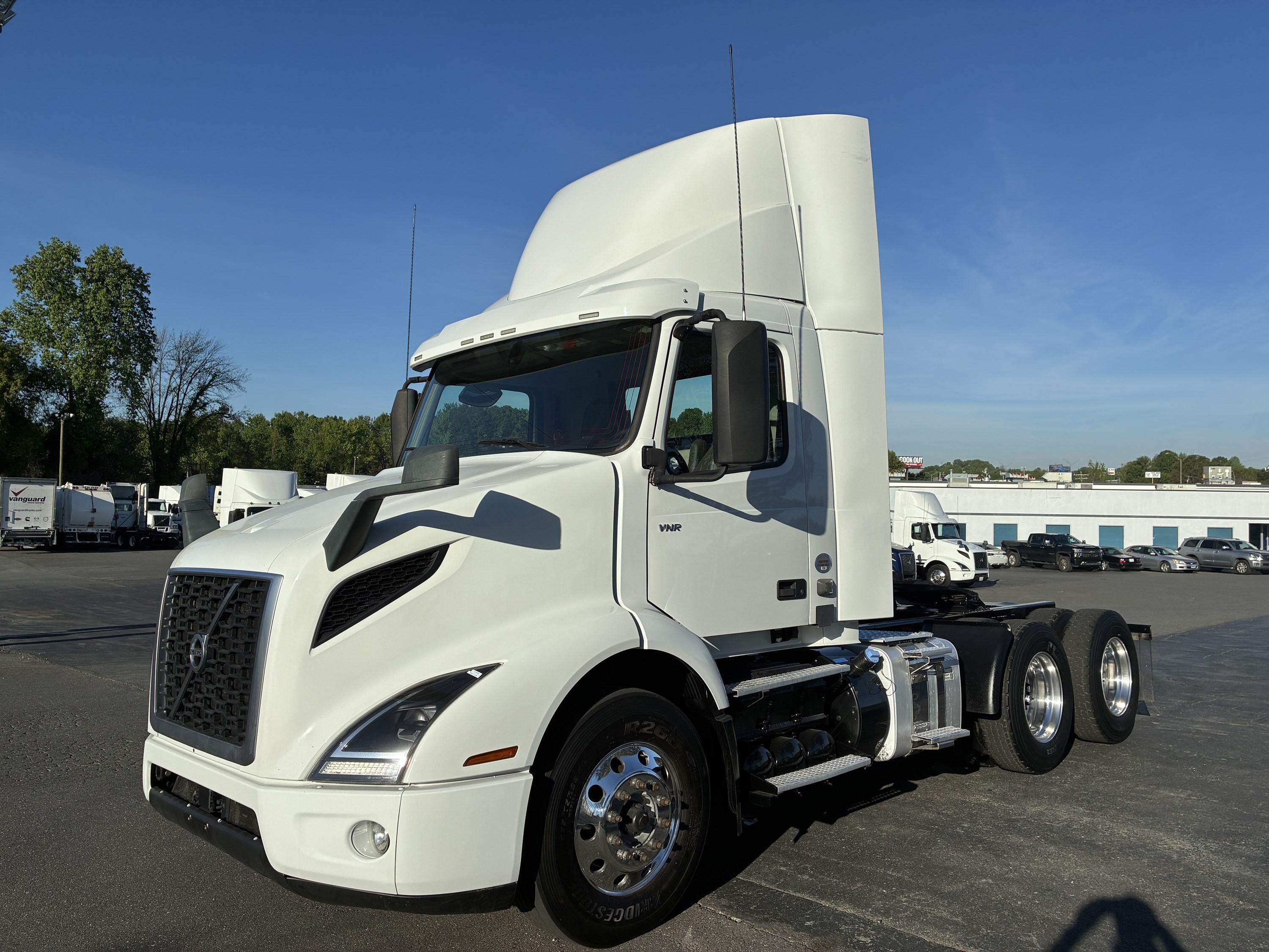 2021 Volvo VNR 640