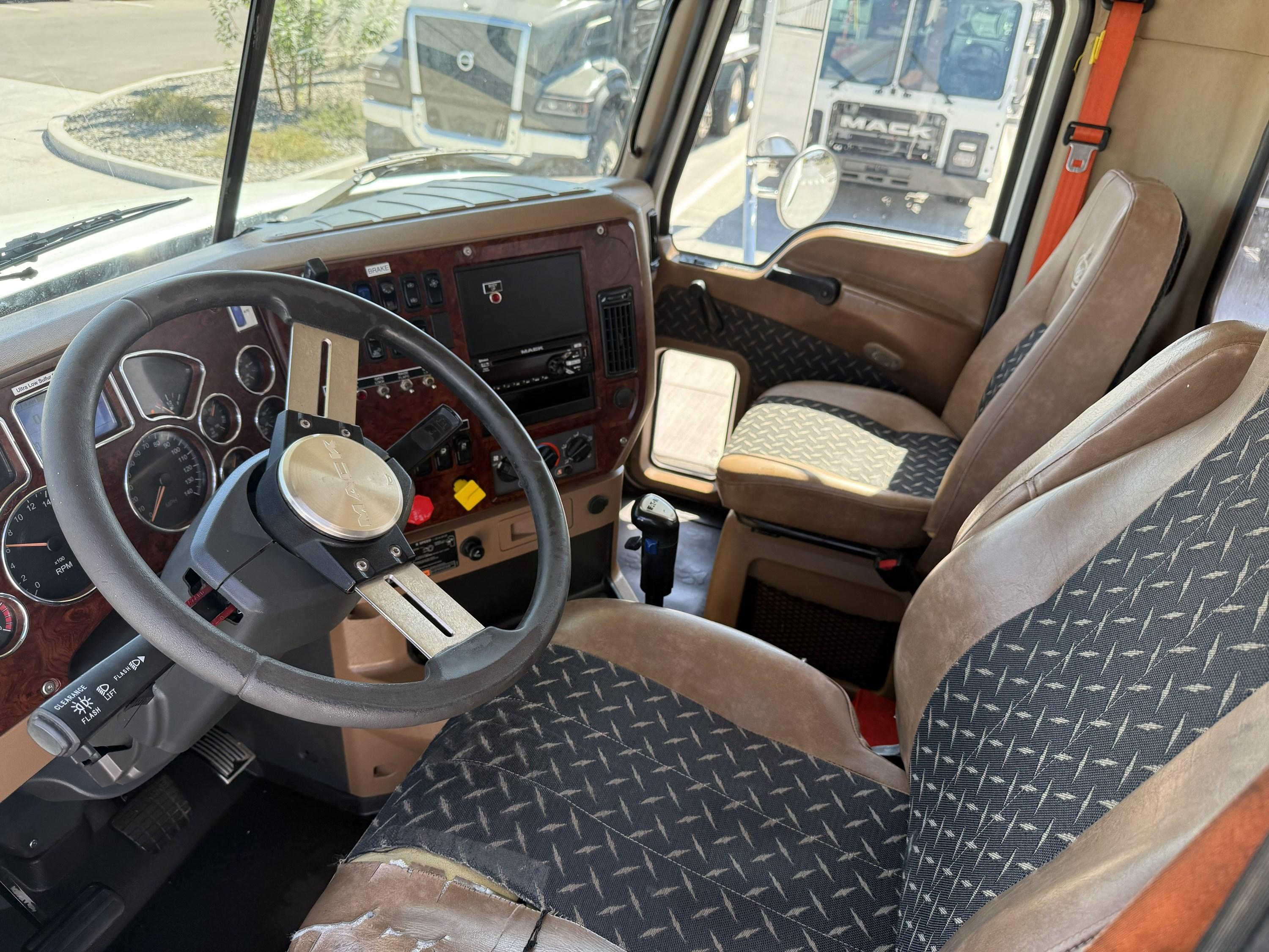 2016 Mack Granite in PHOENIX, AZ — photo 9