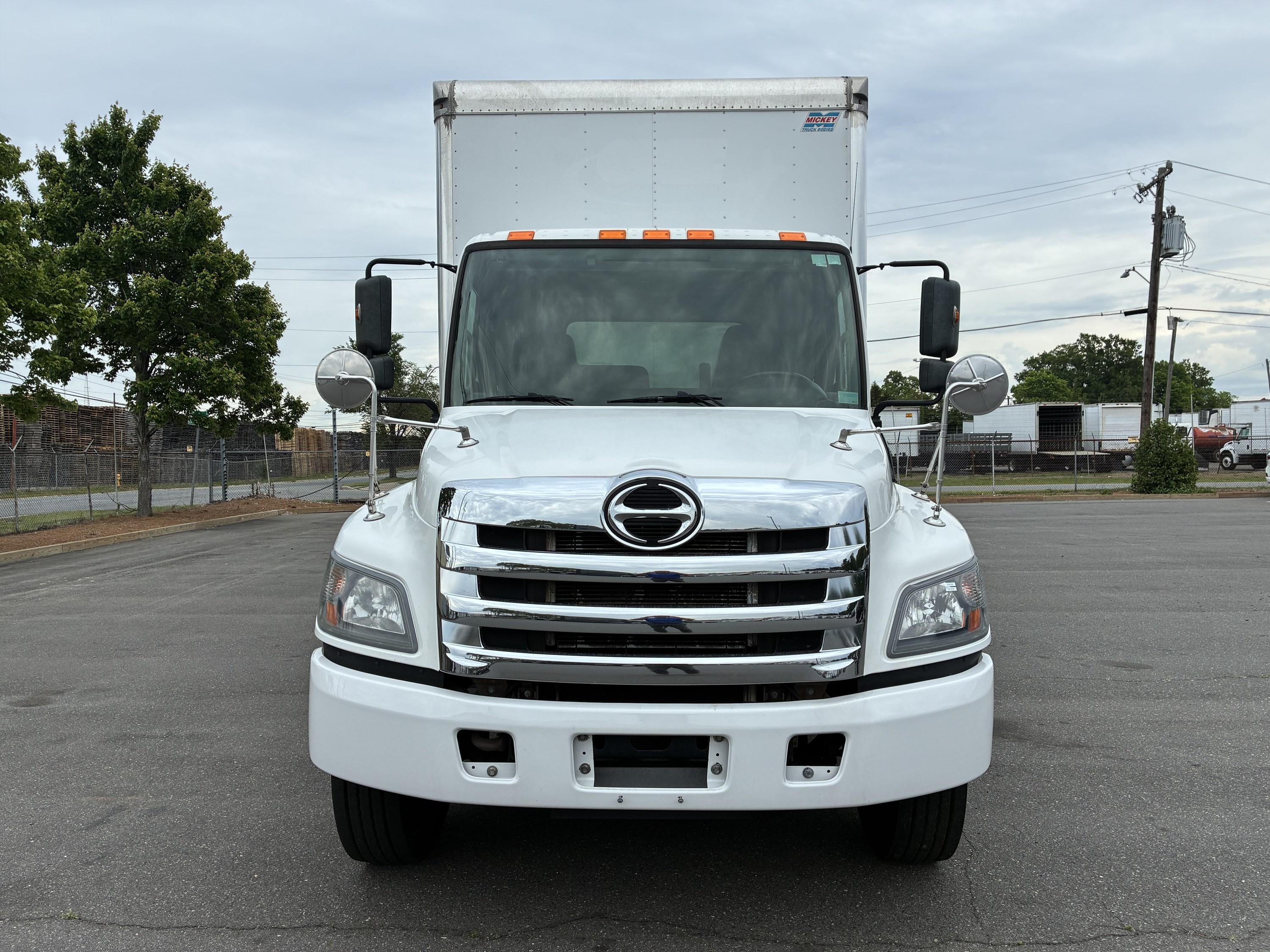 2020 Hino 268 in CHARLOTTE, NC — photo 2