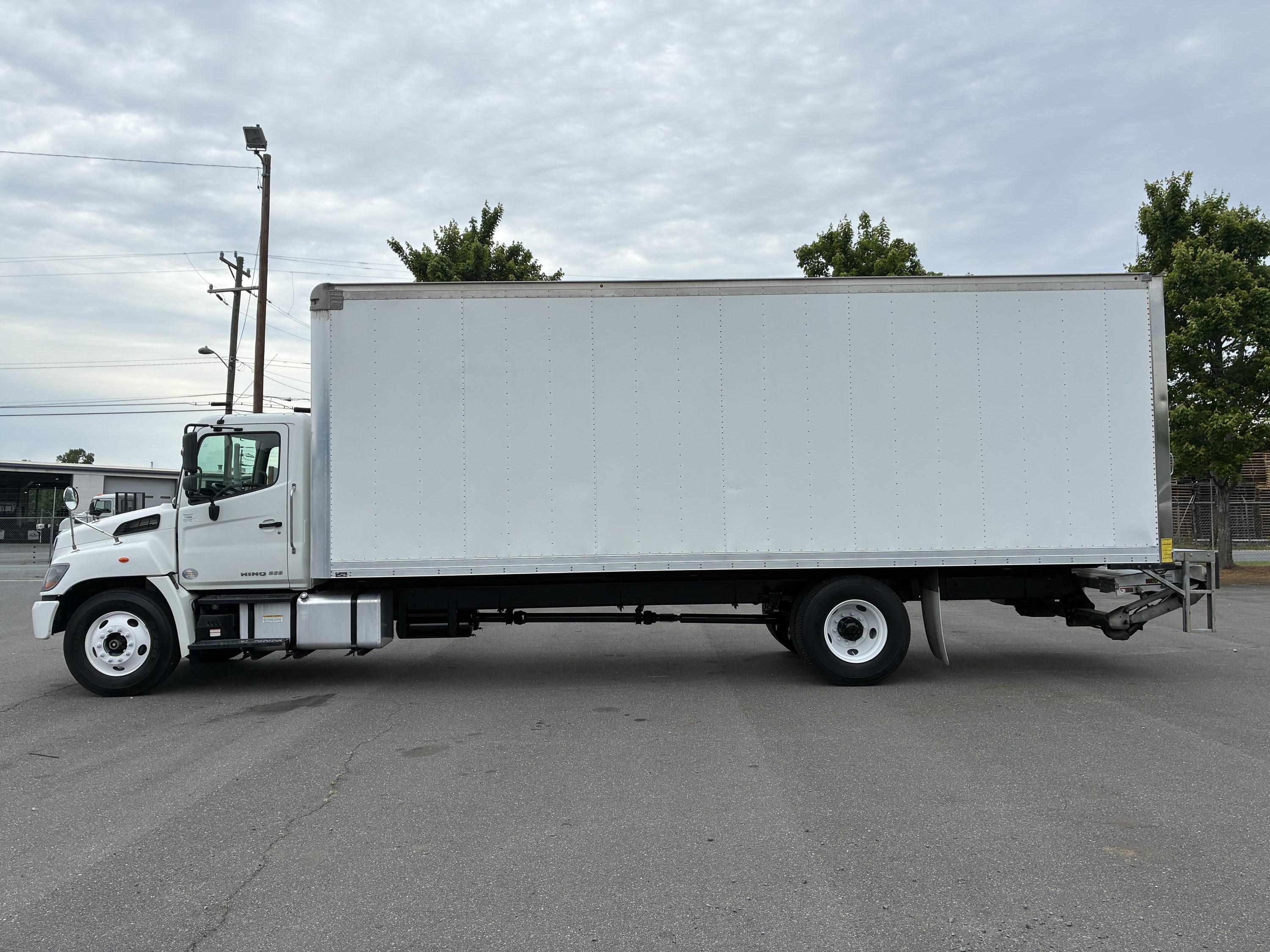 2020 Hino 268 in CHARLOTTE, NC — photo 3