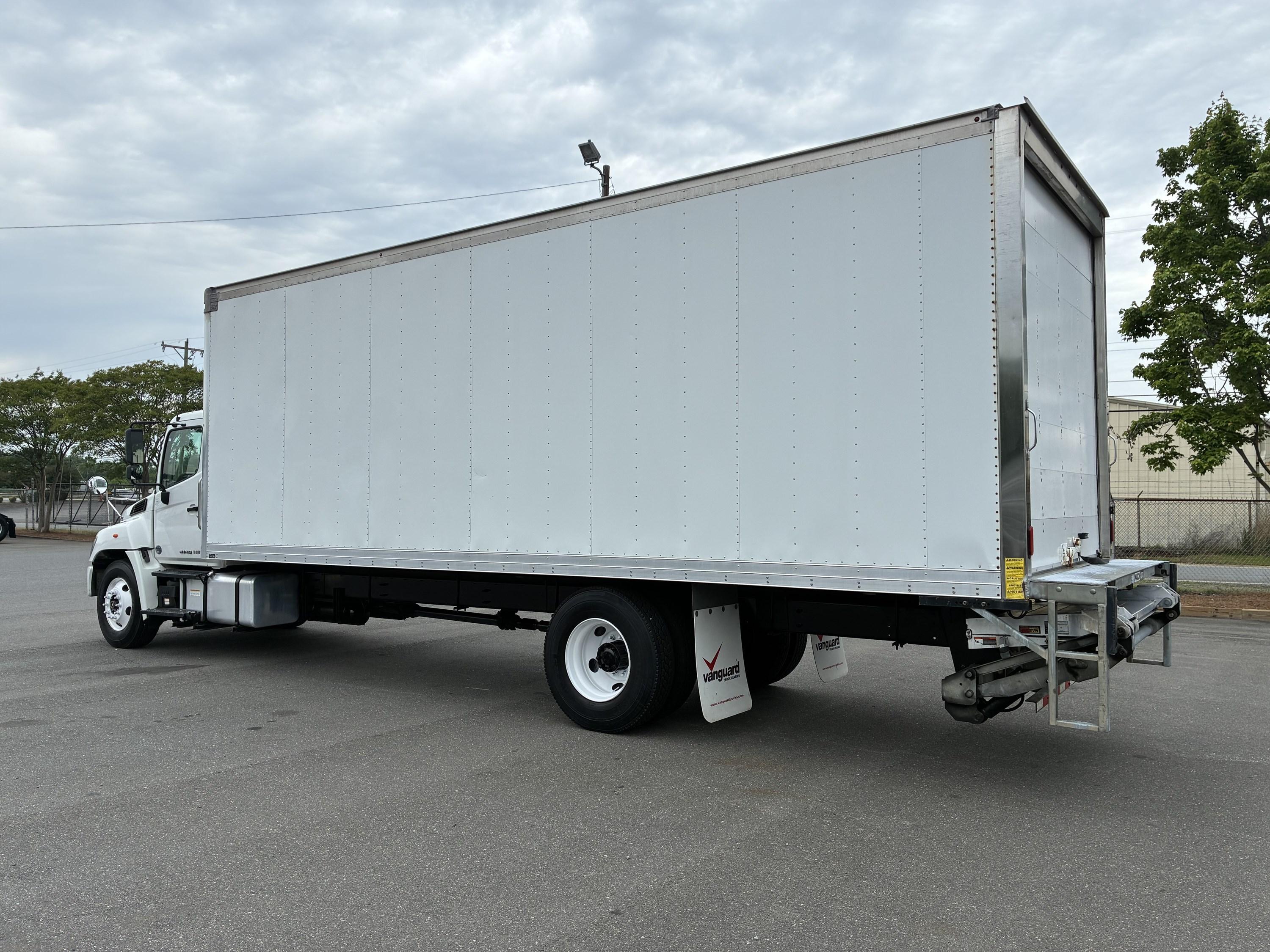 2020 Hino 268 in CHARLOTTE, NC — photo 4