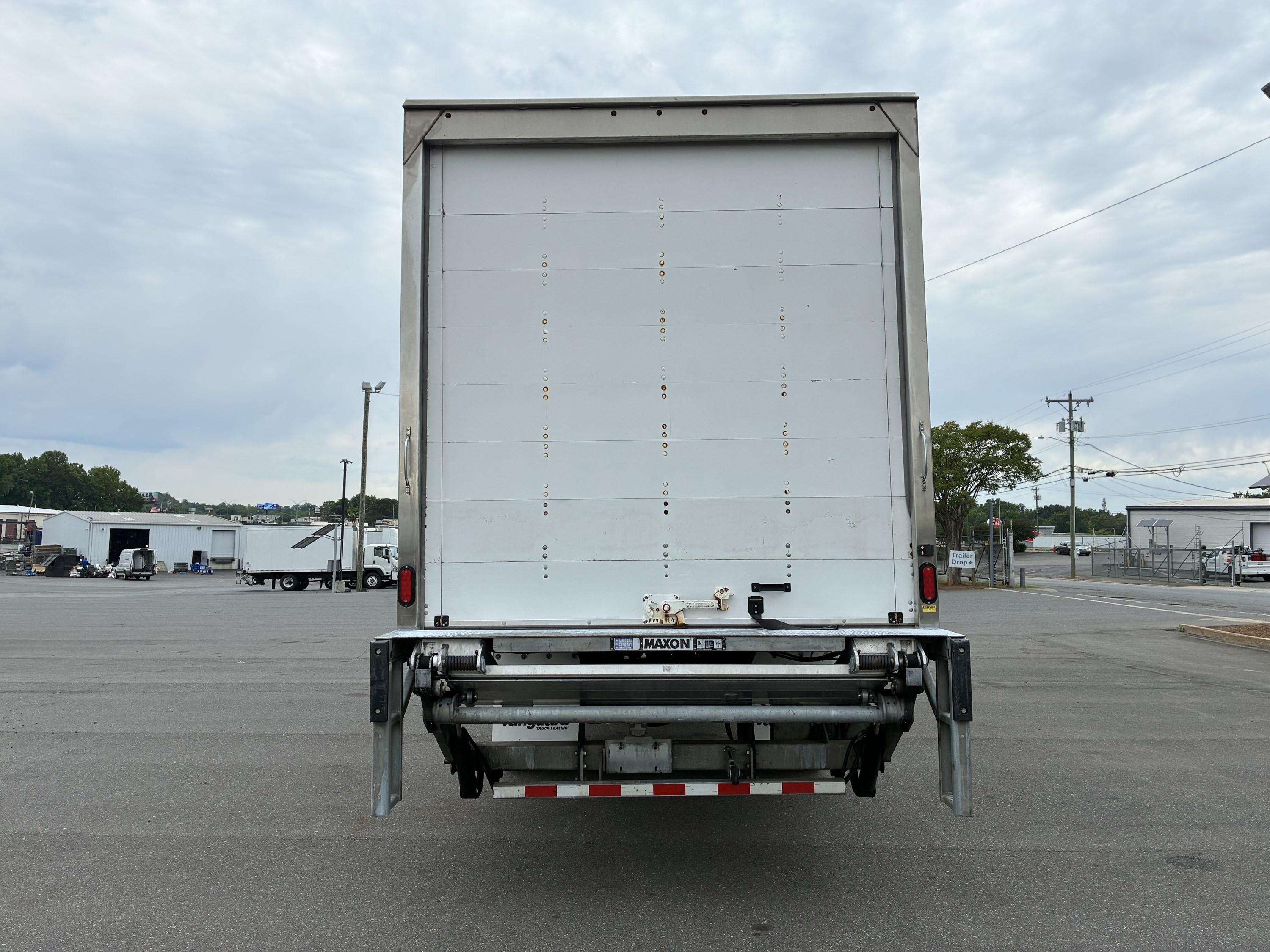 2020 Hino 268 in CHARLOTTE, NC — photo 5