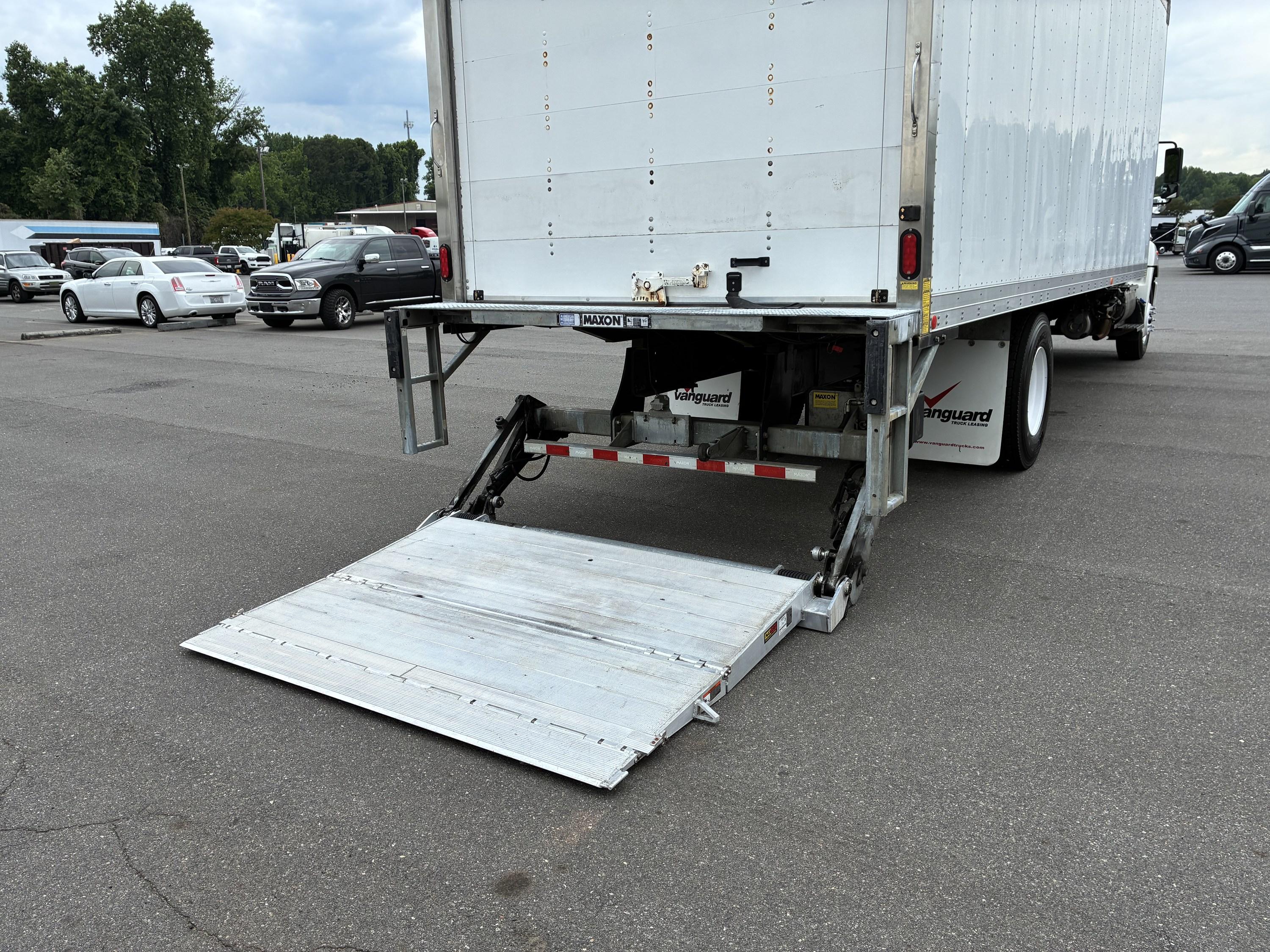2020 Hino 268 in CHARLOTTE, NC — photo 9