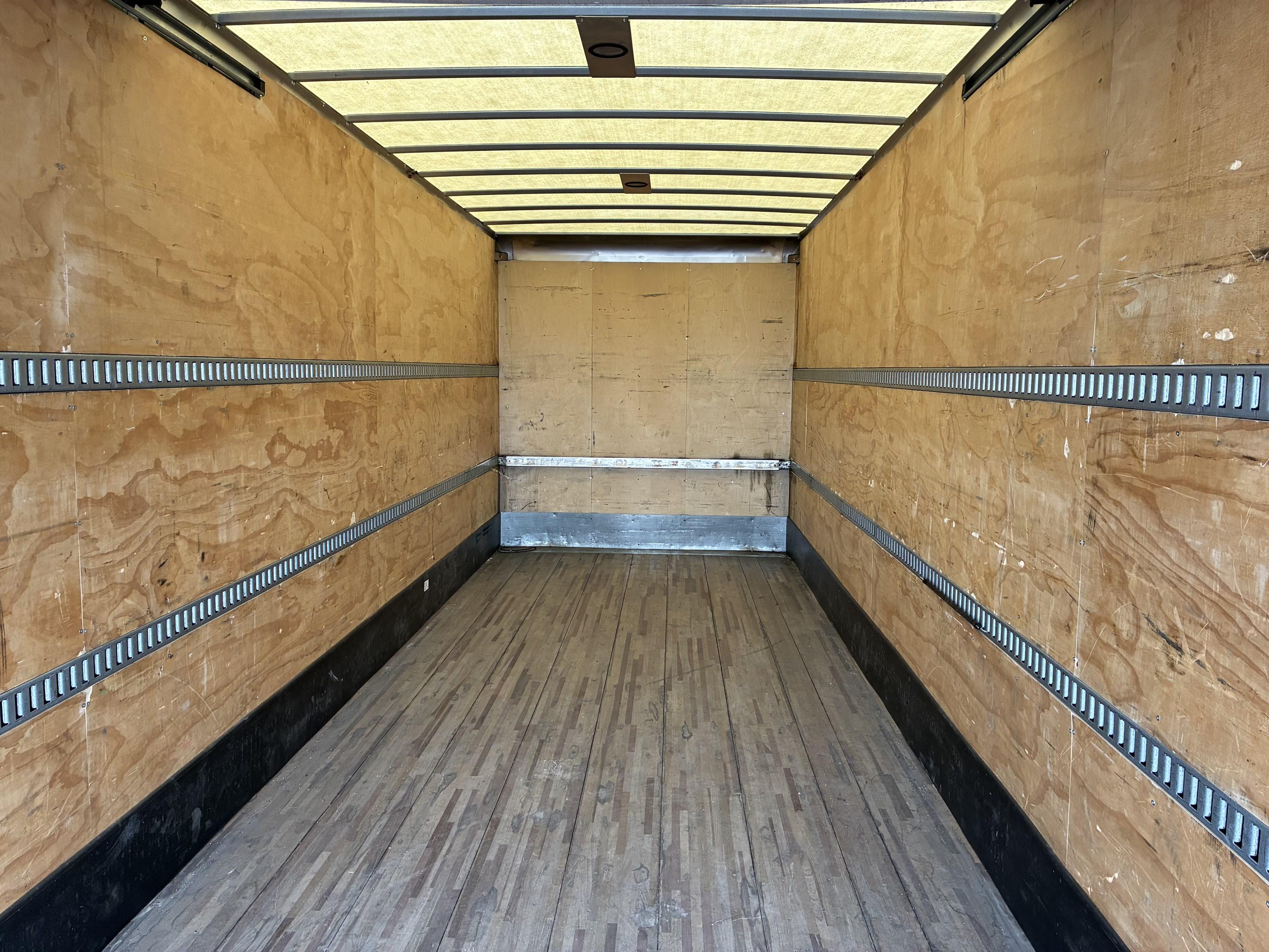 2020 Hino 268 in CHARLOTTE, NC — photo 11