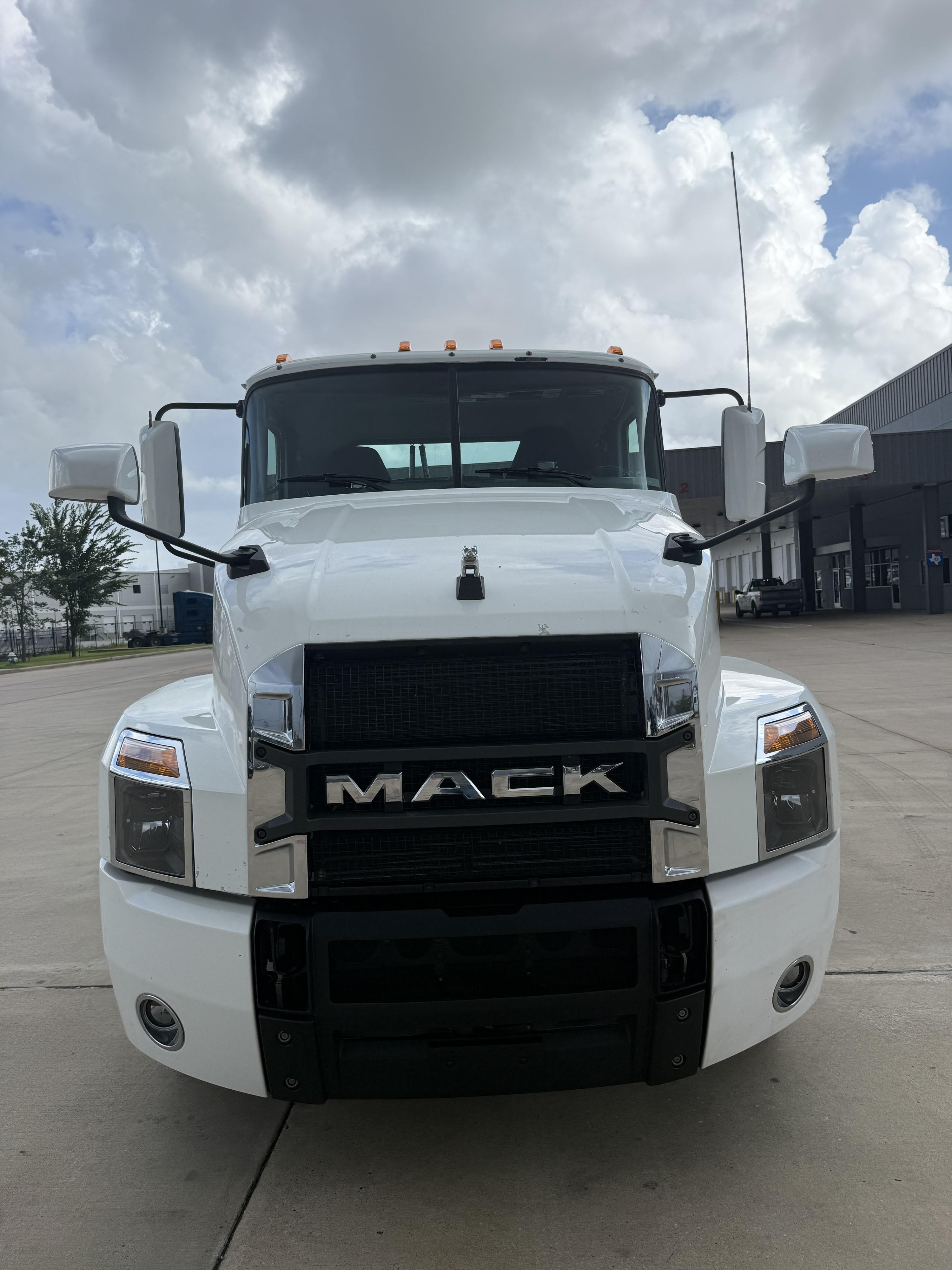 2021 Mack Anthem in HOUSTON, TX — photo 2