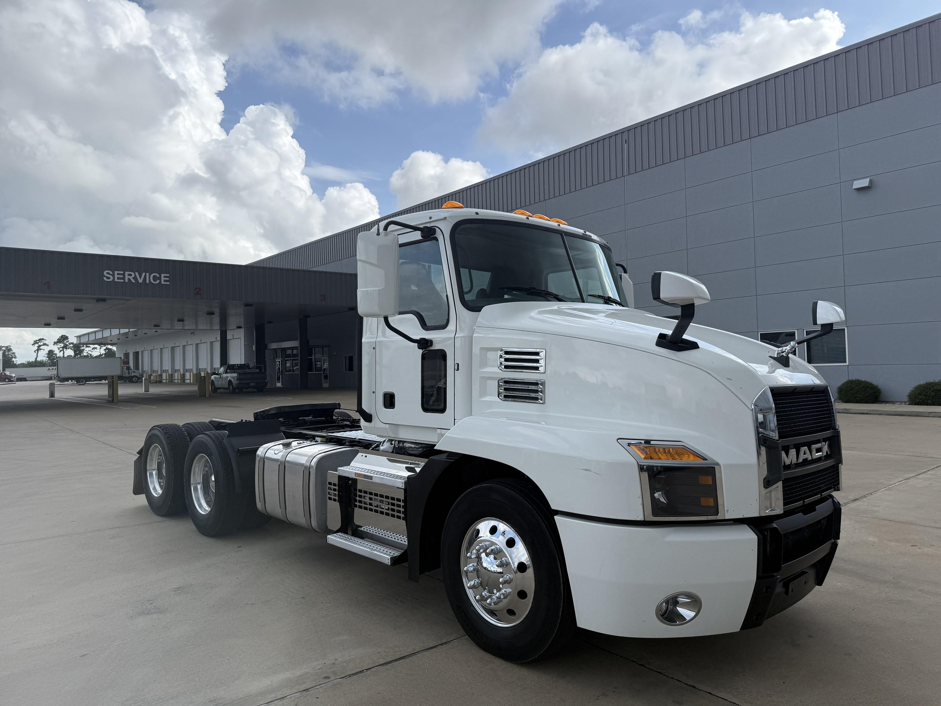 2021 Mack Anthem in HOUSTON, TX — photo 3