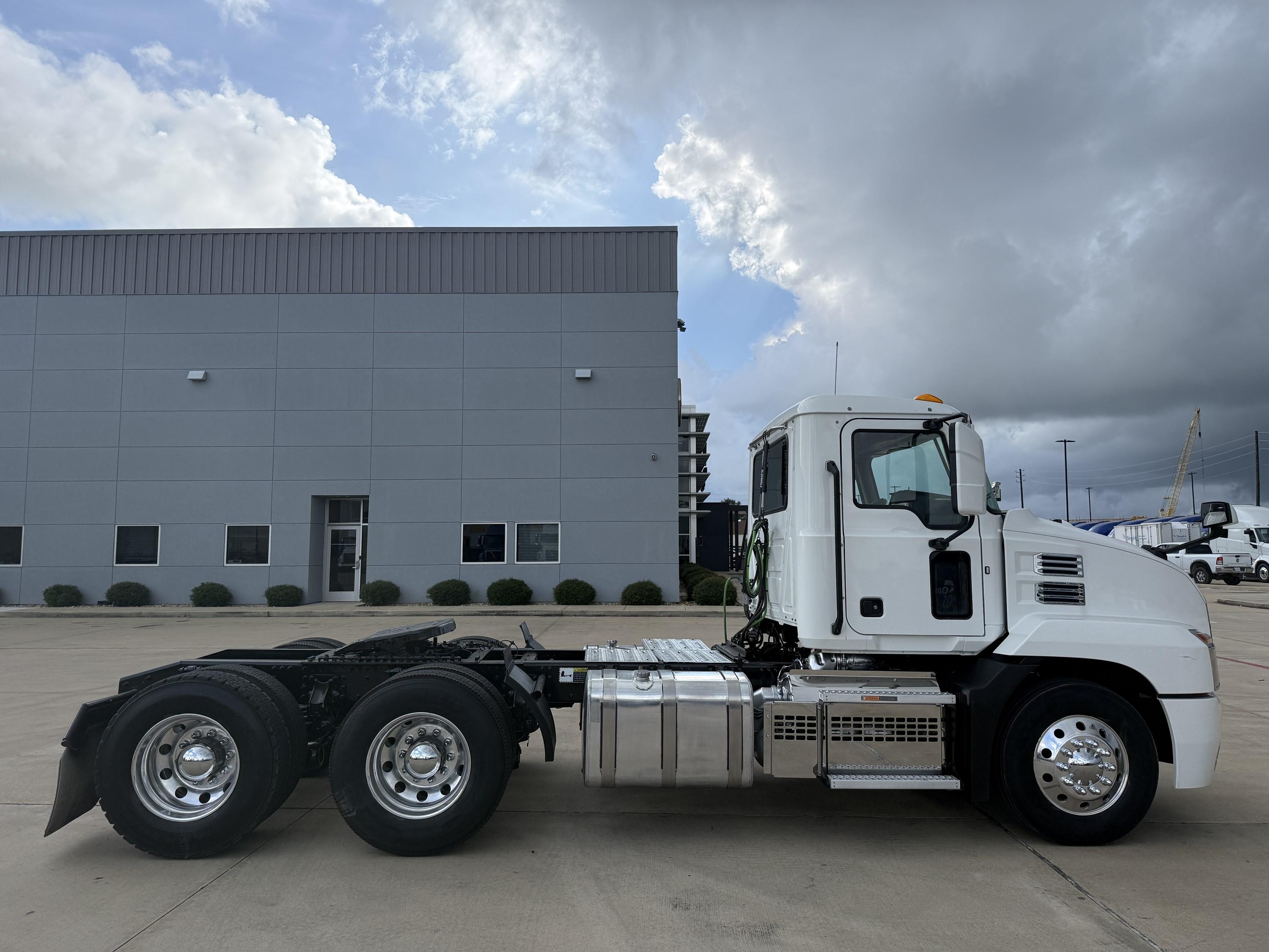 2021 Mack Anthem in HOUSTON, TX — photo 4