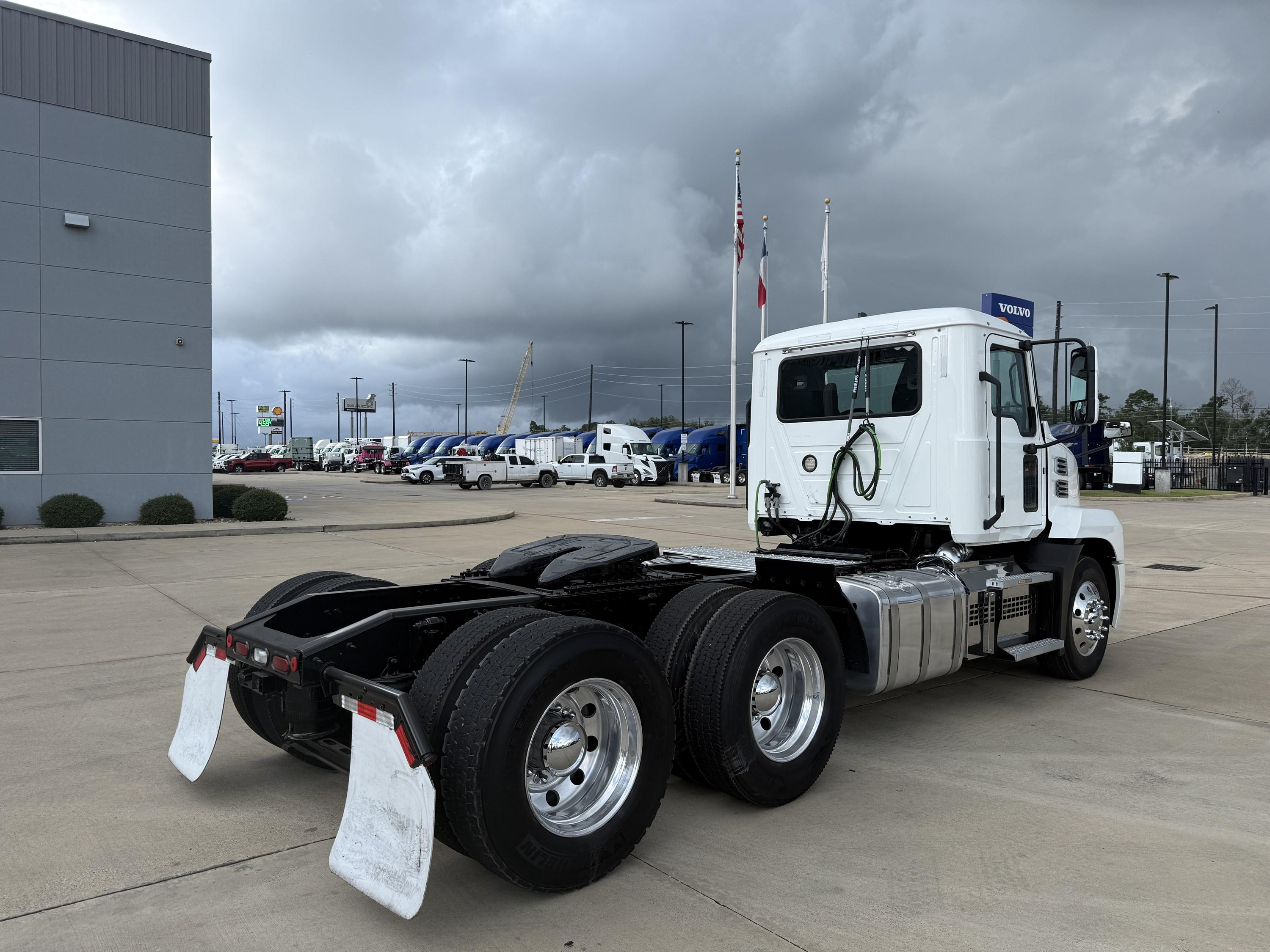 2021 Mack Anthem in HOUSTON, TX — photo 5