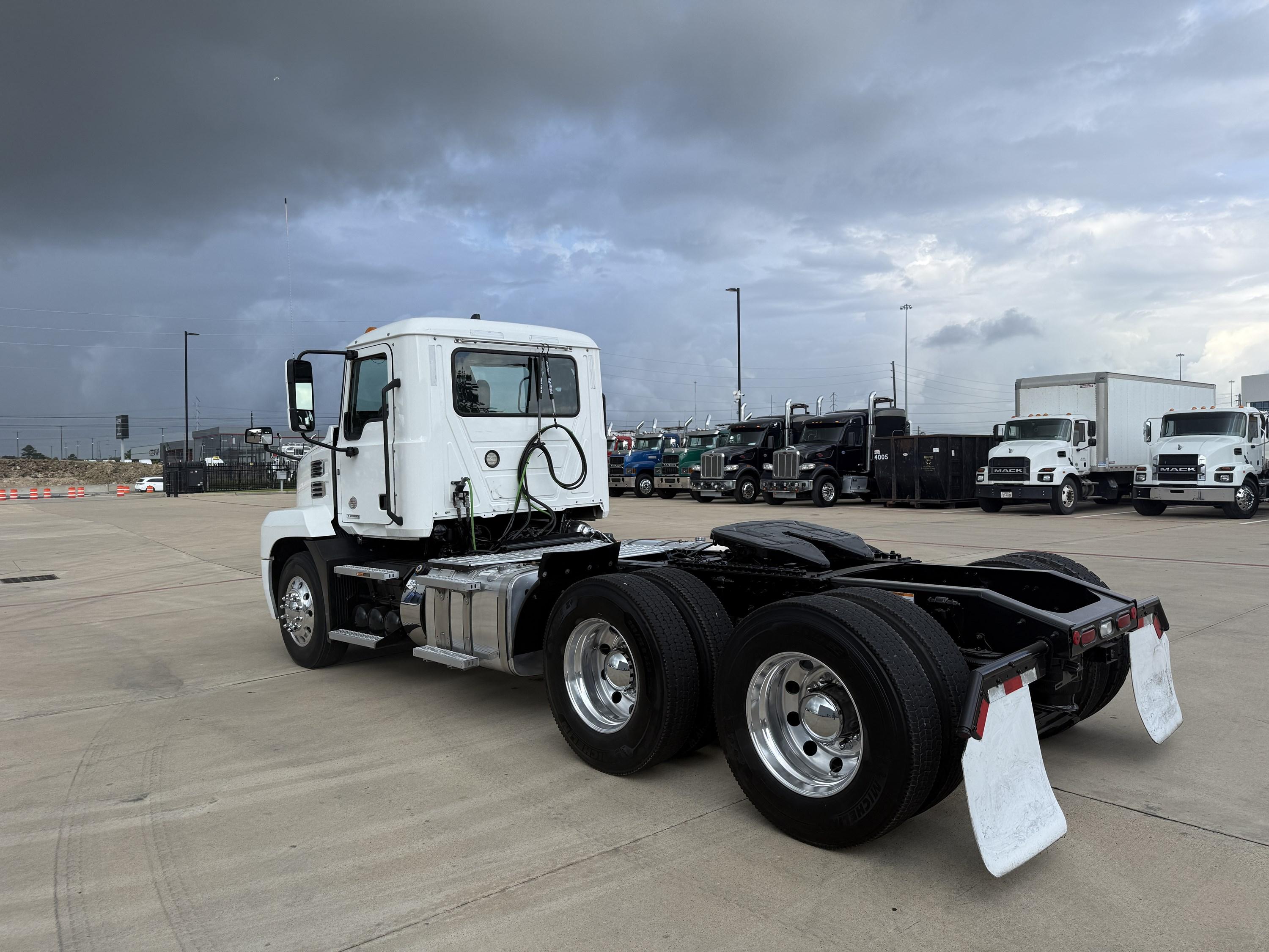 2021 Mack Anthem in HOUSTON, TX — photo 7
