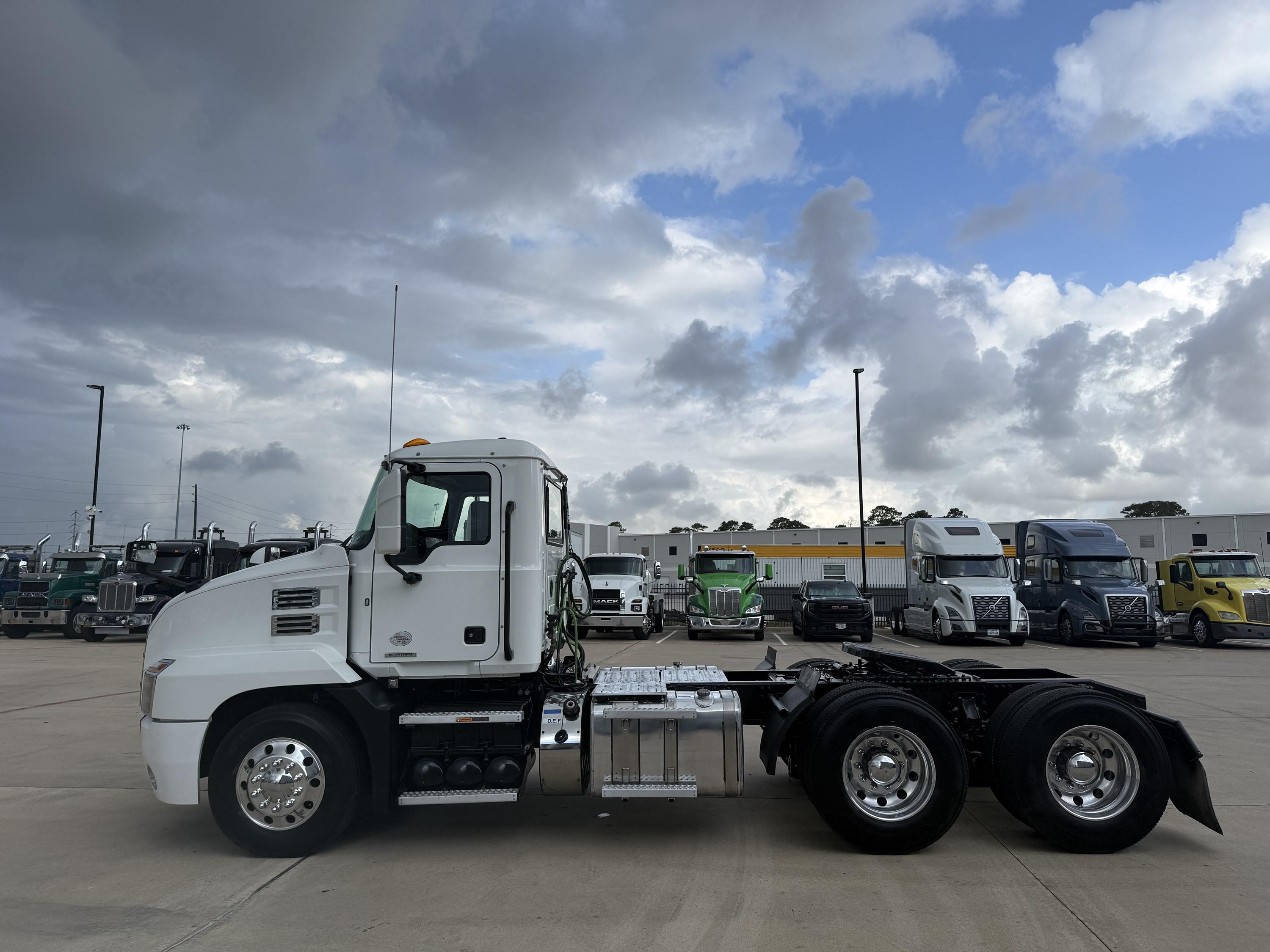 2021 Mack Anthem in HOUSTON, TX — photo 8