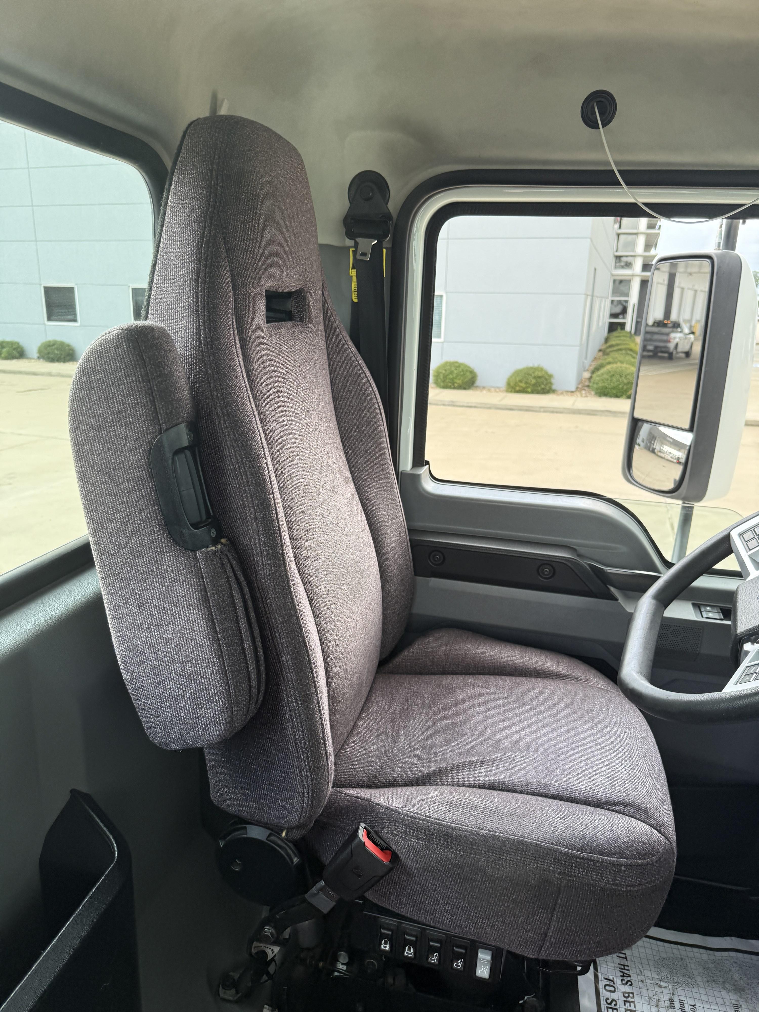 2021 Mack Anthem in HOUSTON, TX — photo 12