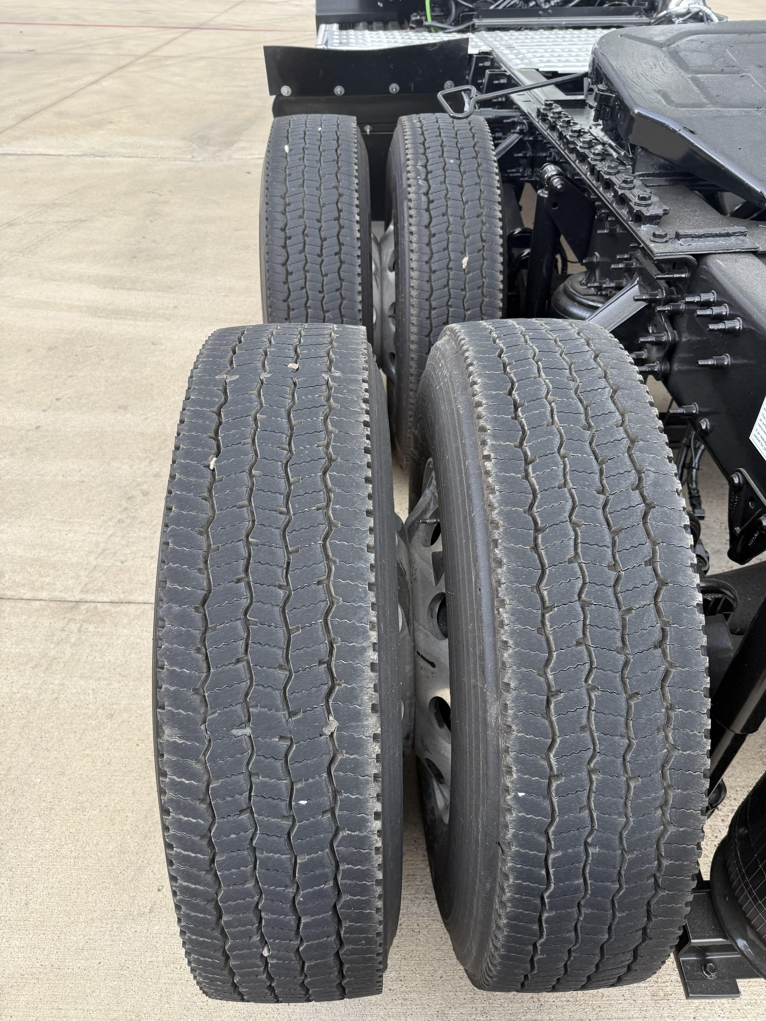 2021 Mack Anthem in HOUSTON, TX — photo 17