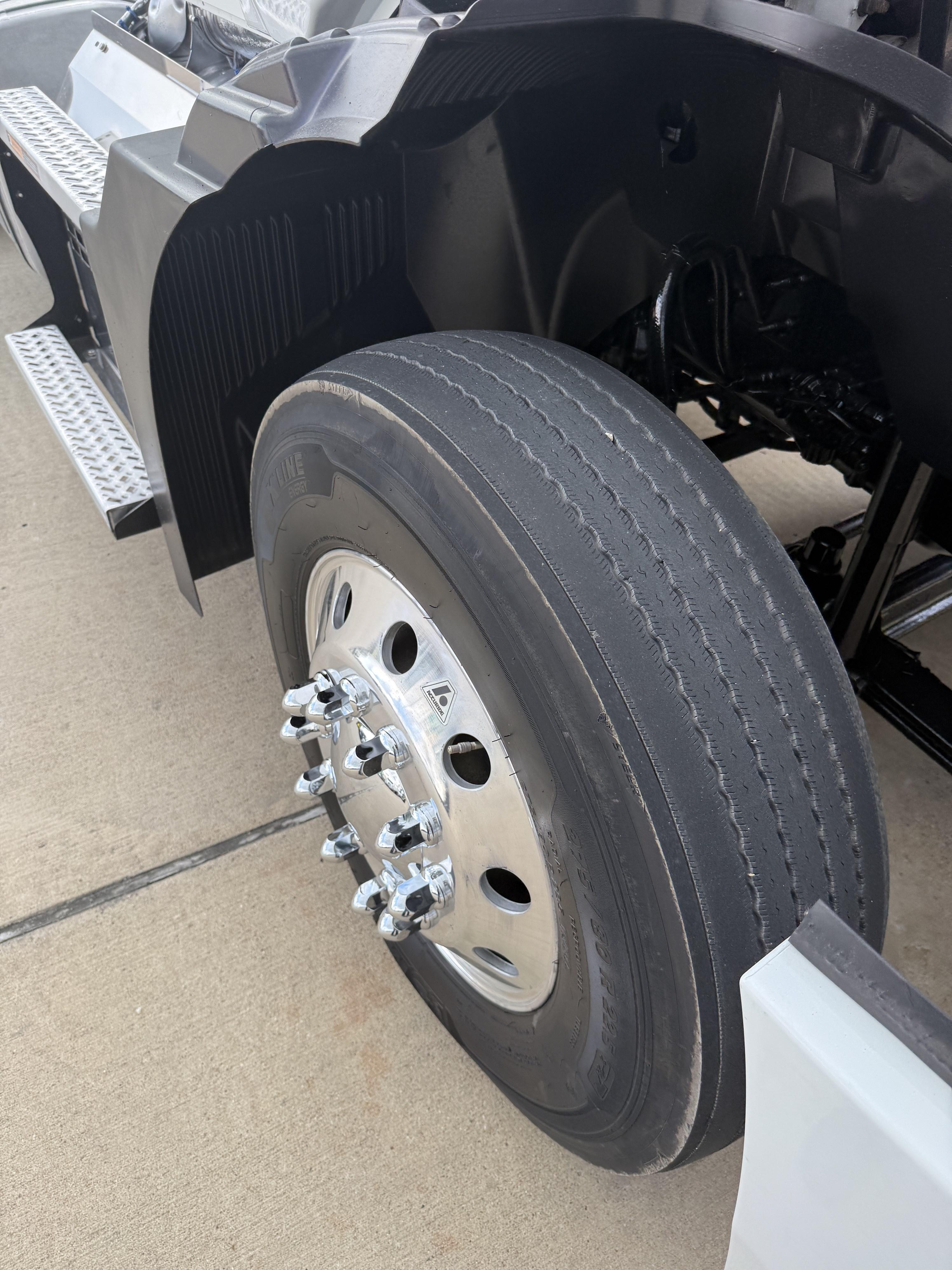 2021 Mack Anthem in HOUSTON, TX — photo 20