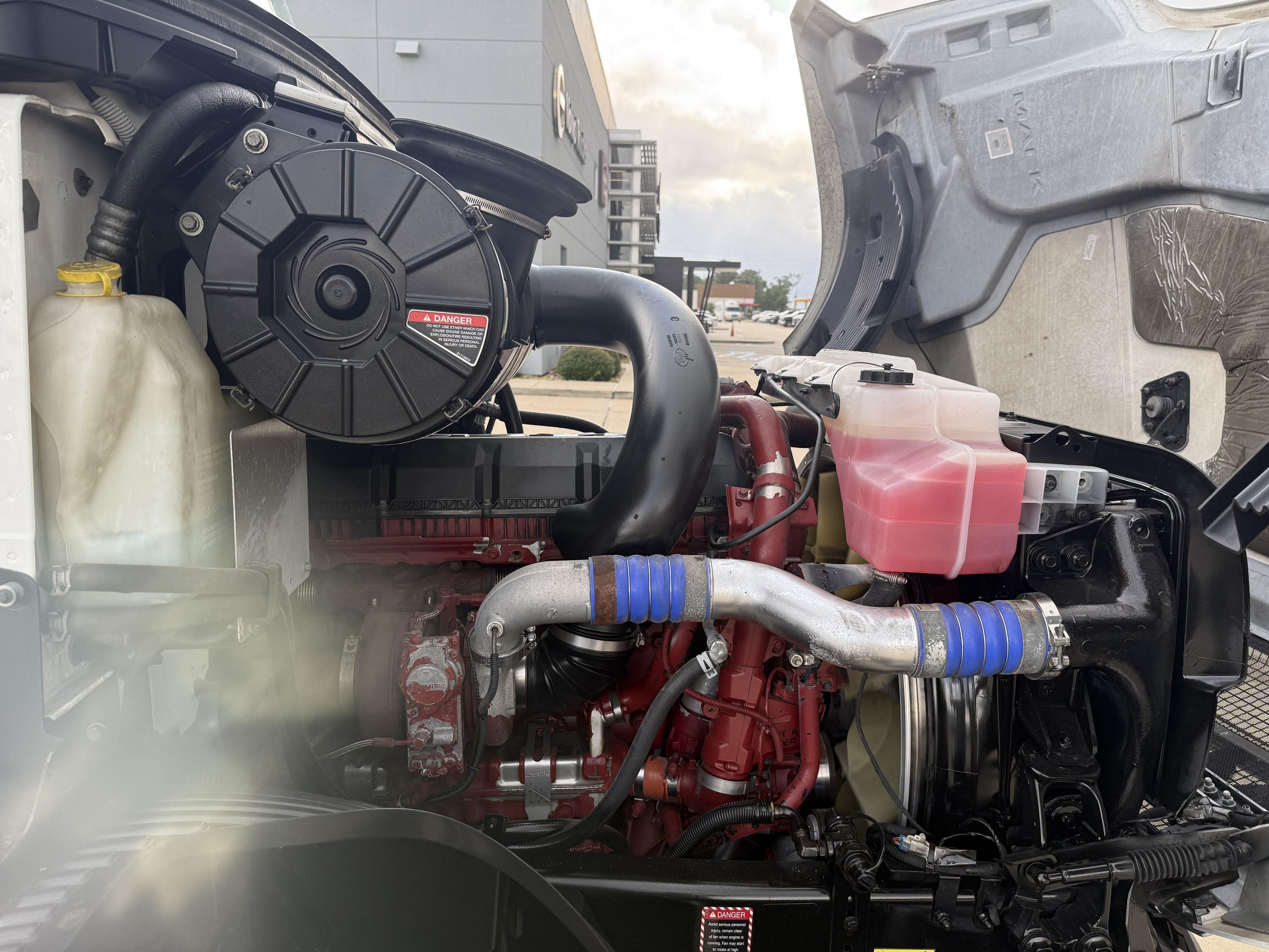 2021 Mack Anthem in HOUSTON, TX — photo 21