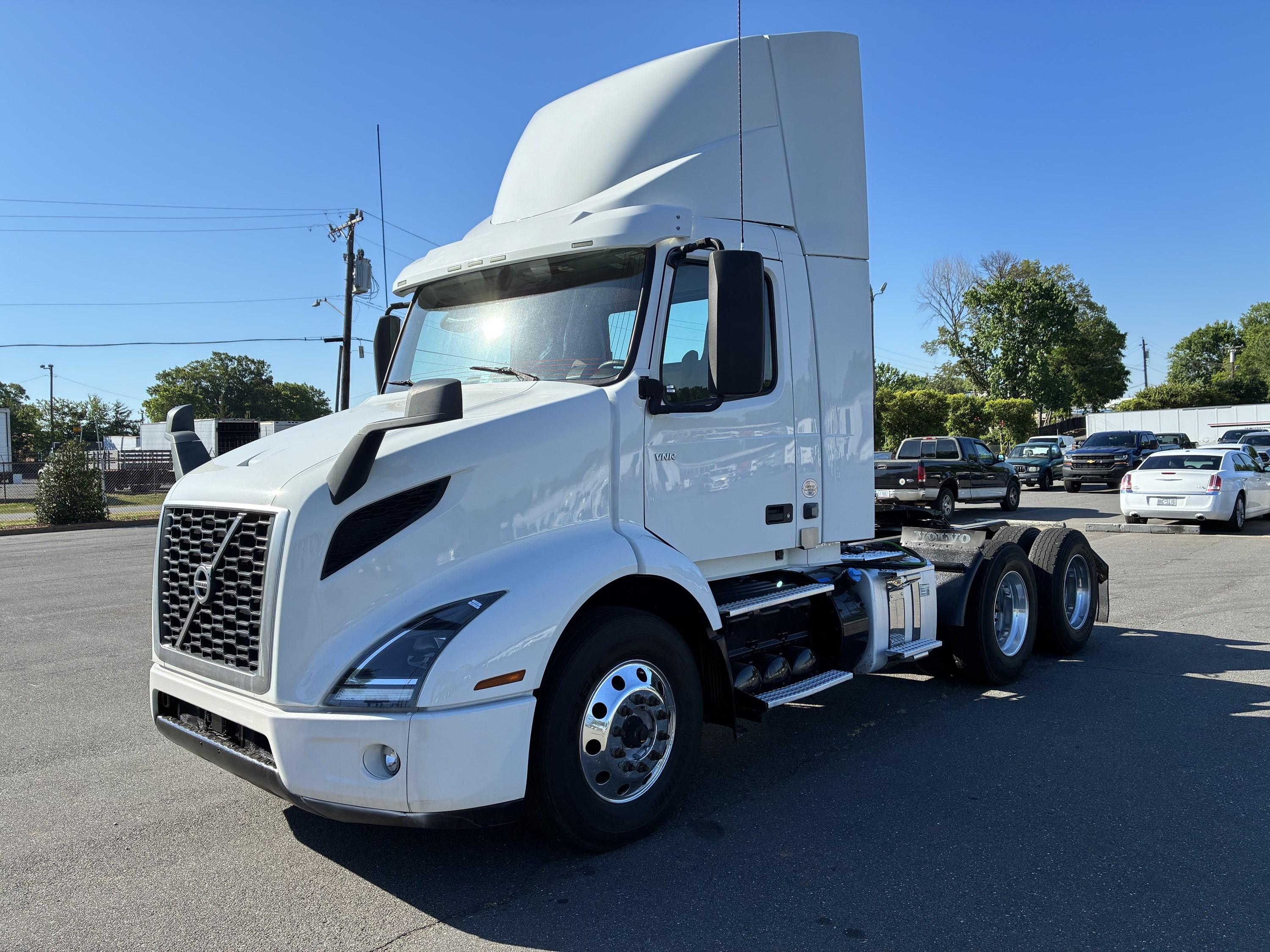 2021 Volvo VNR 640