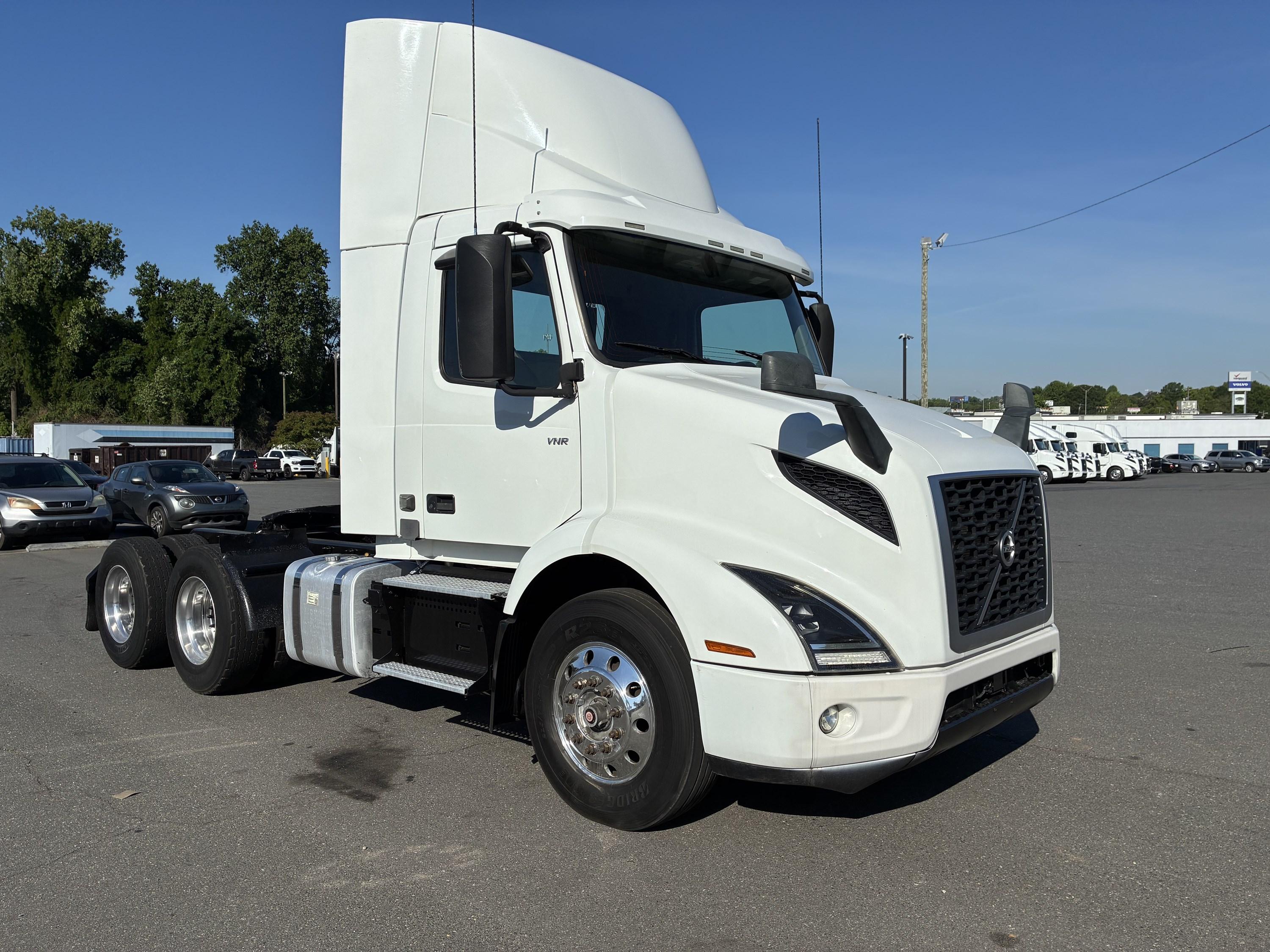 2021 Volvo VNR 640 in CHARLOTTE, NC — photo 6