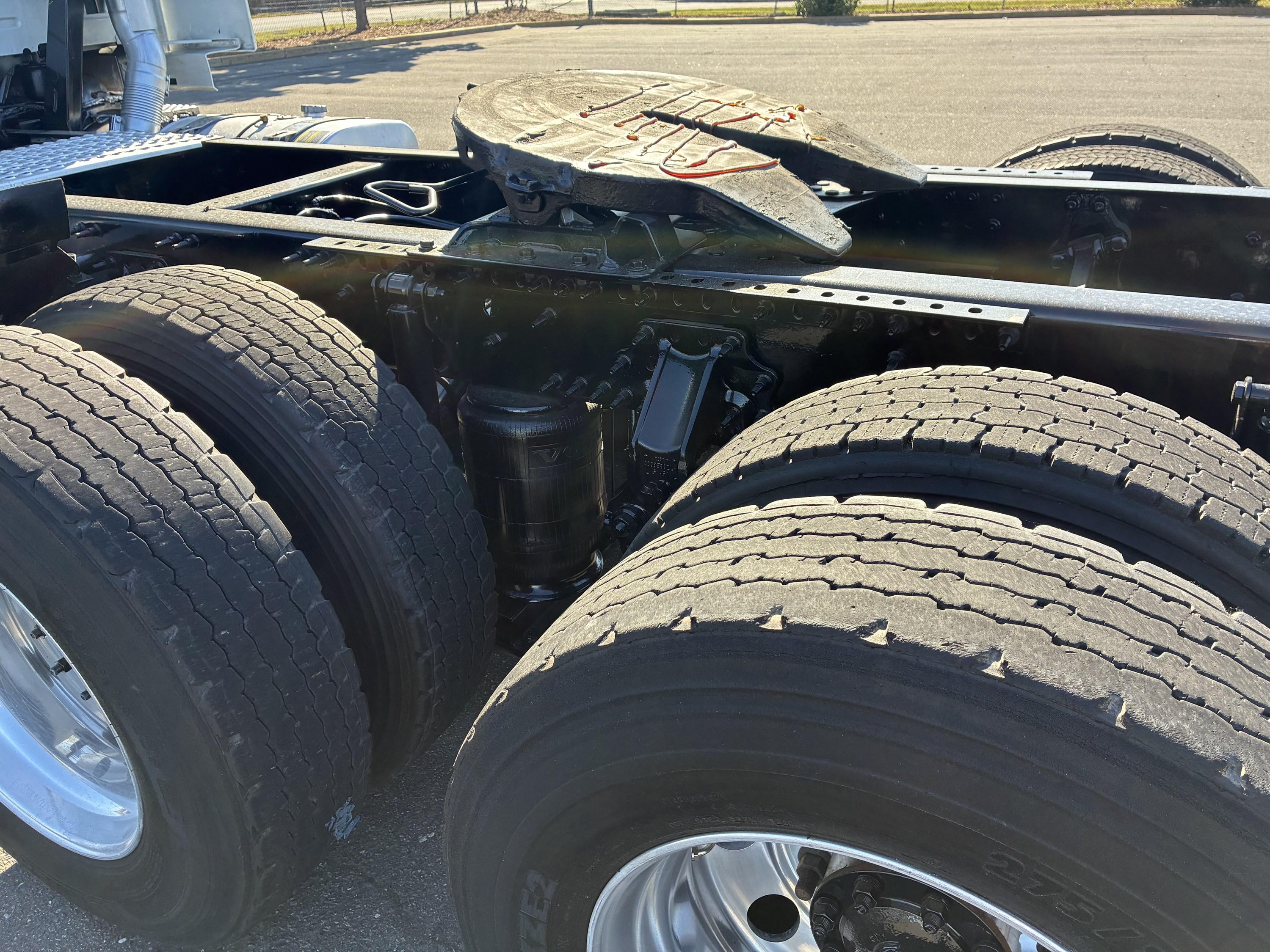 2021 Volvo VNR 640 in CHARLOTTE, NC — photo 10