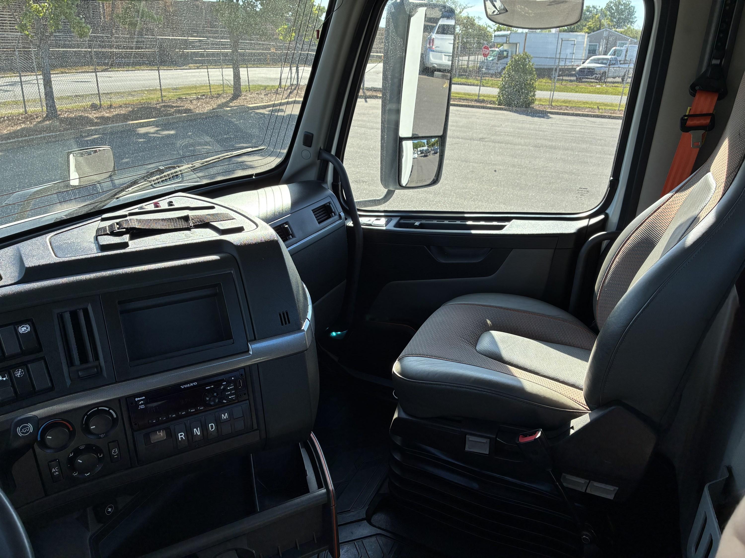 2021 Volvo VNR 640 in CHARLOTTE, NC — photo 15