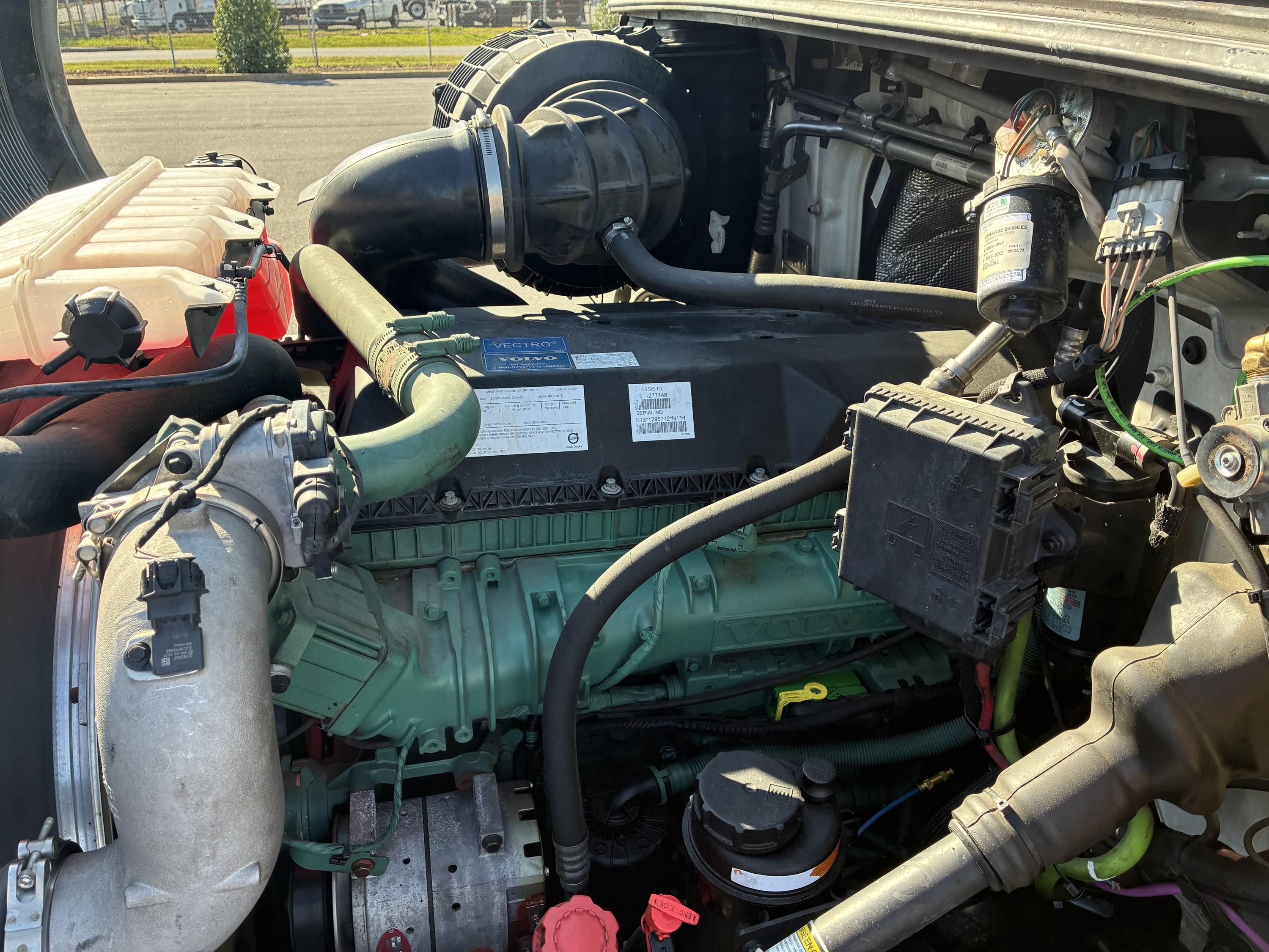 2021 Volvo VNR 640 in CHARLOTTE, NC — photo 16