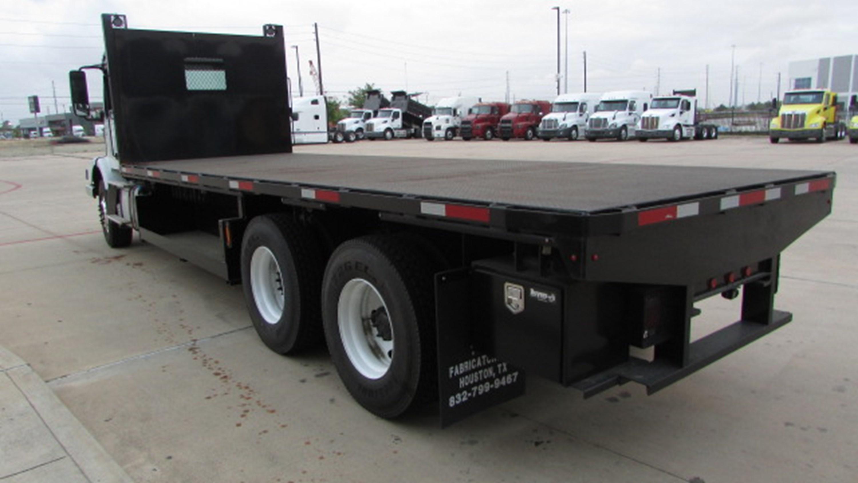 2025 Volvo in HOUSTON, TX — photo 8