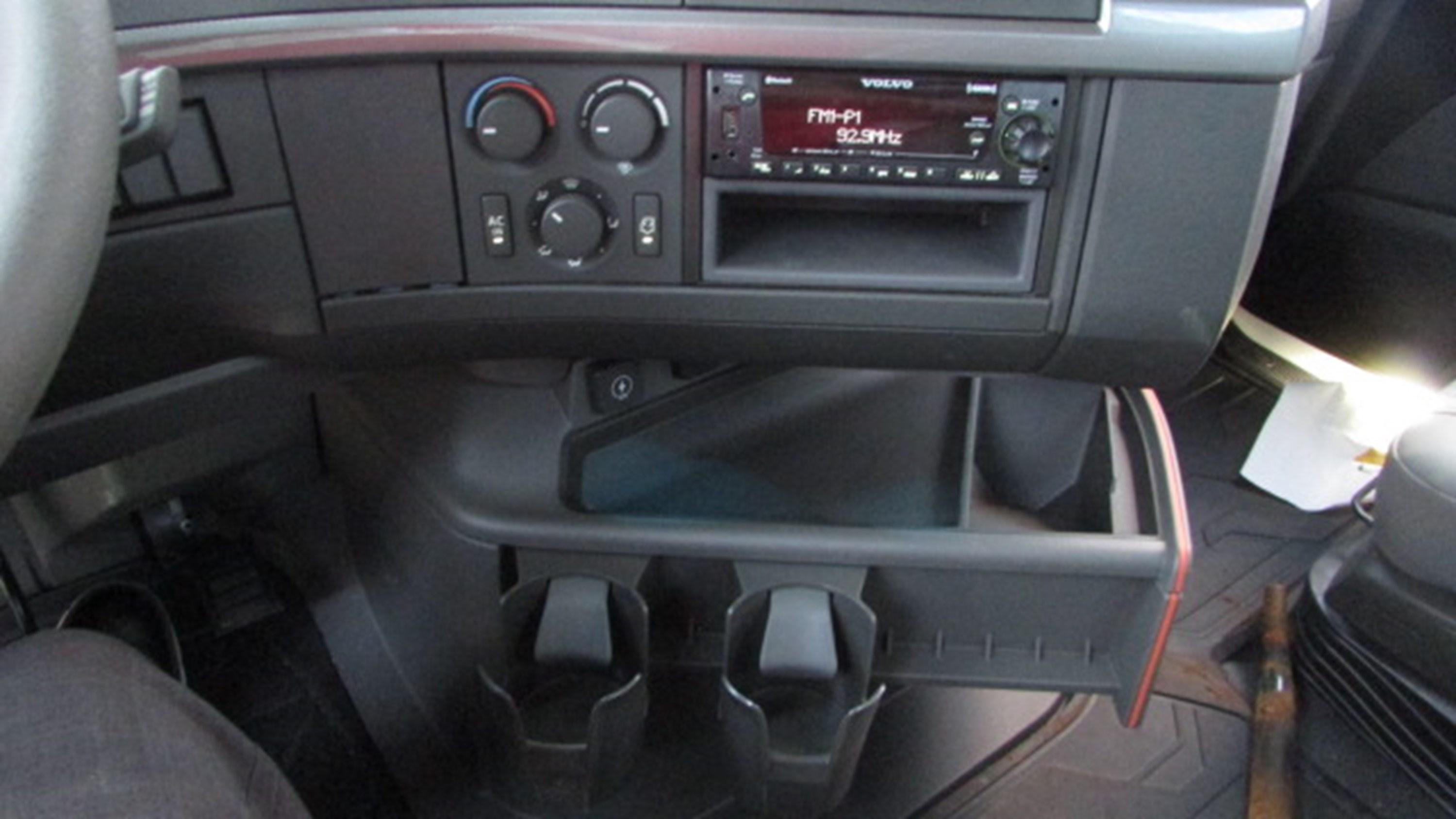 2025 Volvo in HOUSTON, TX — photo 17