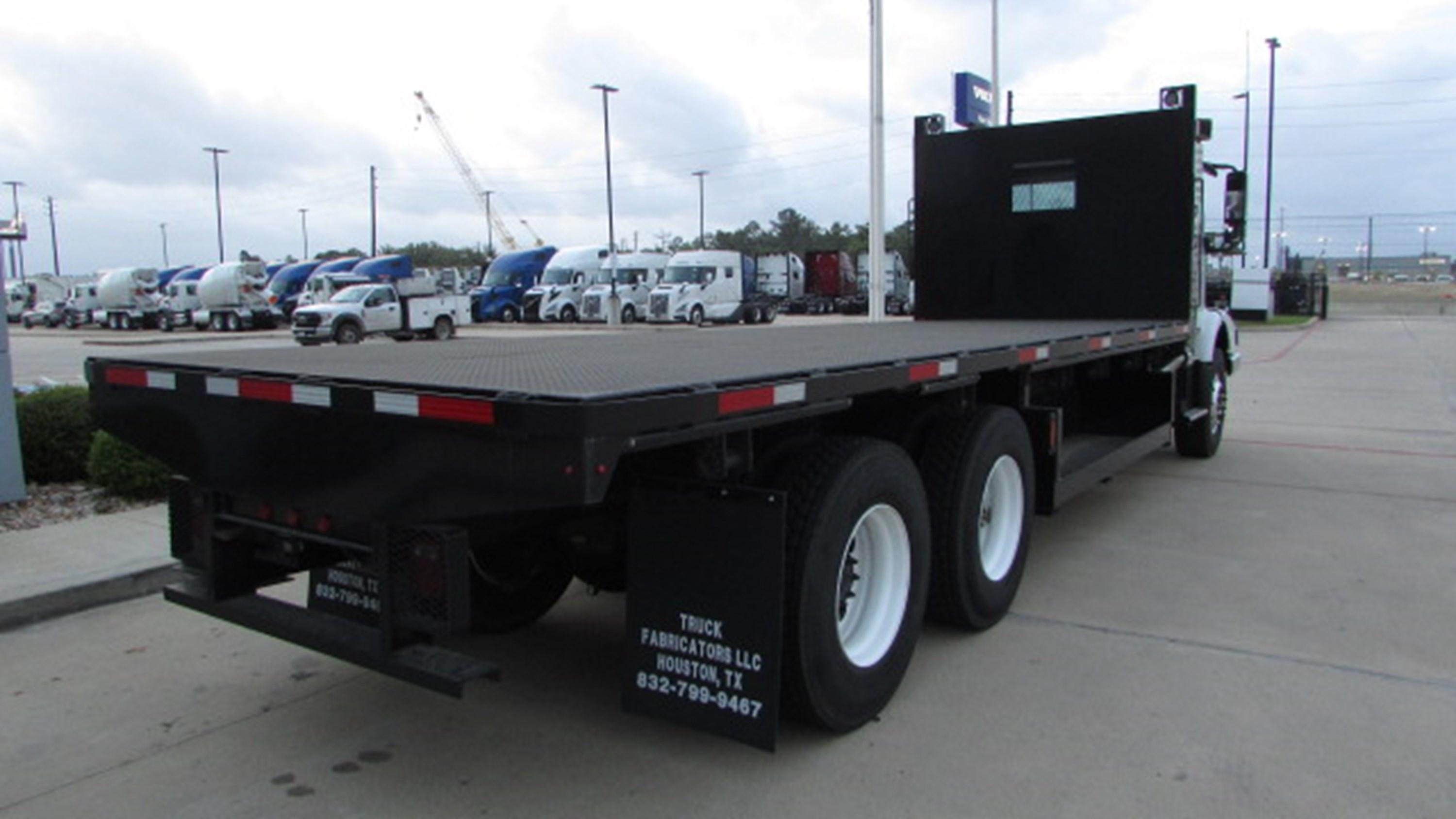 2025 Volvo in HOUSTON, TX — photo 5