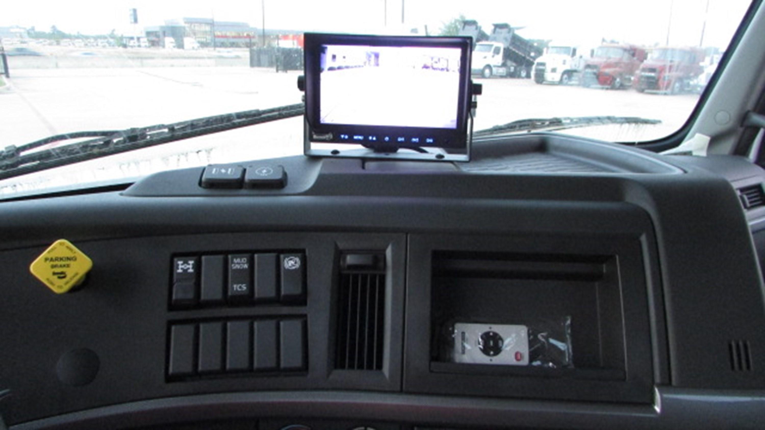 2025 Volvo in HOUSTON, TX — photo 15