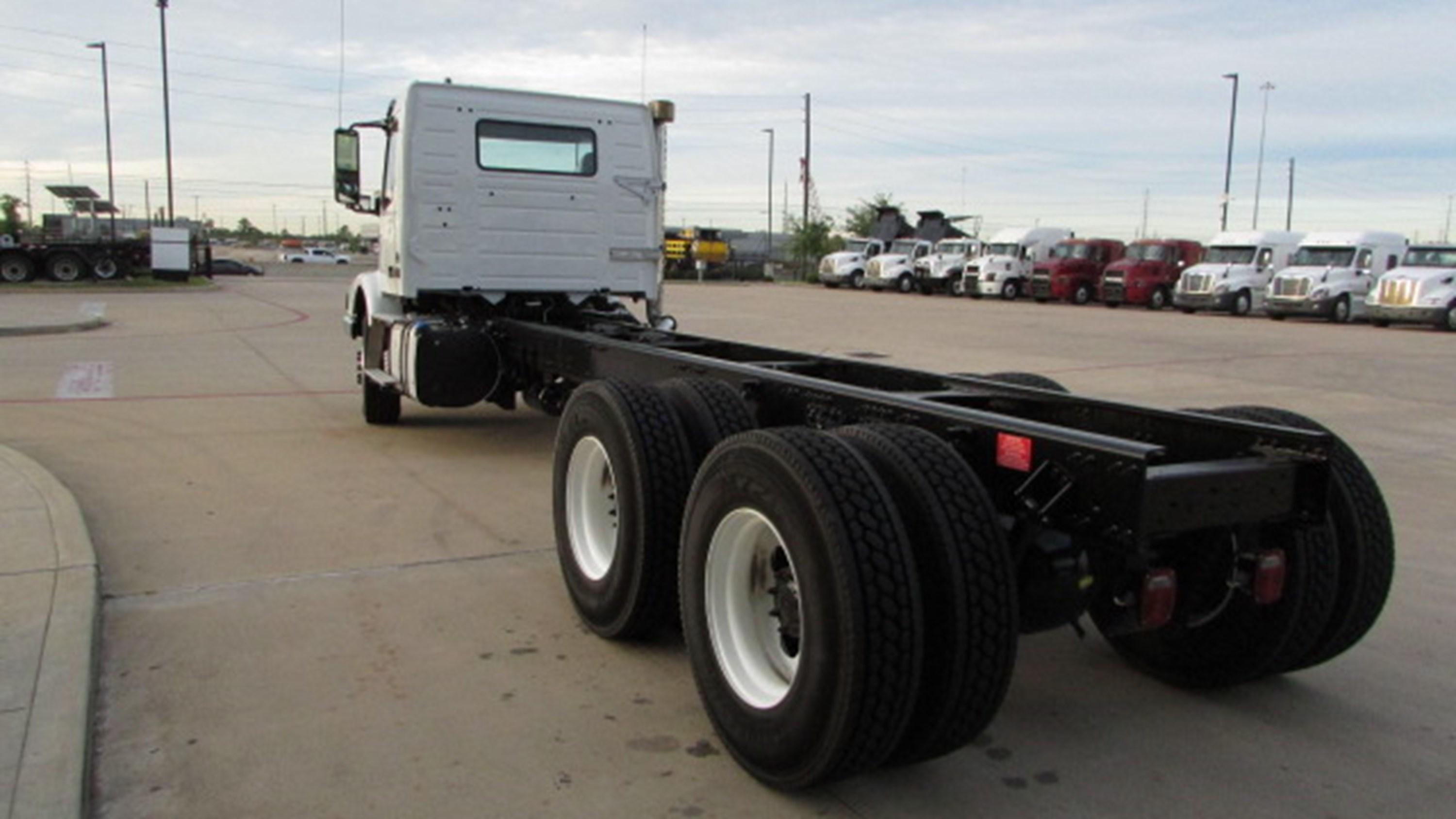 2025 Volvo in HOUSTON, TX — photo 5