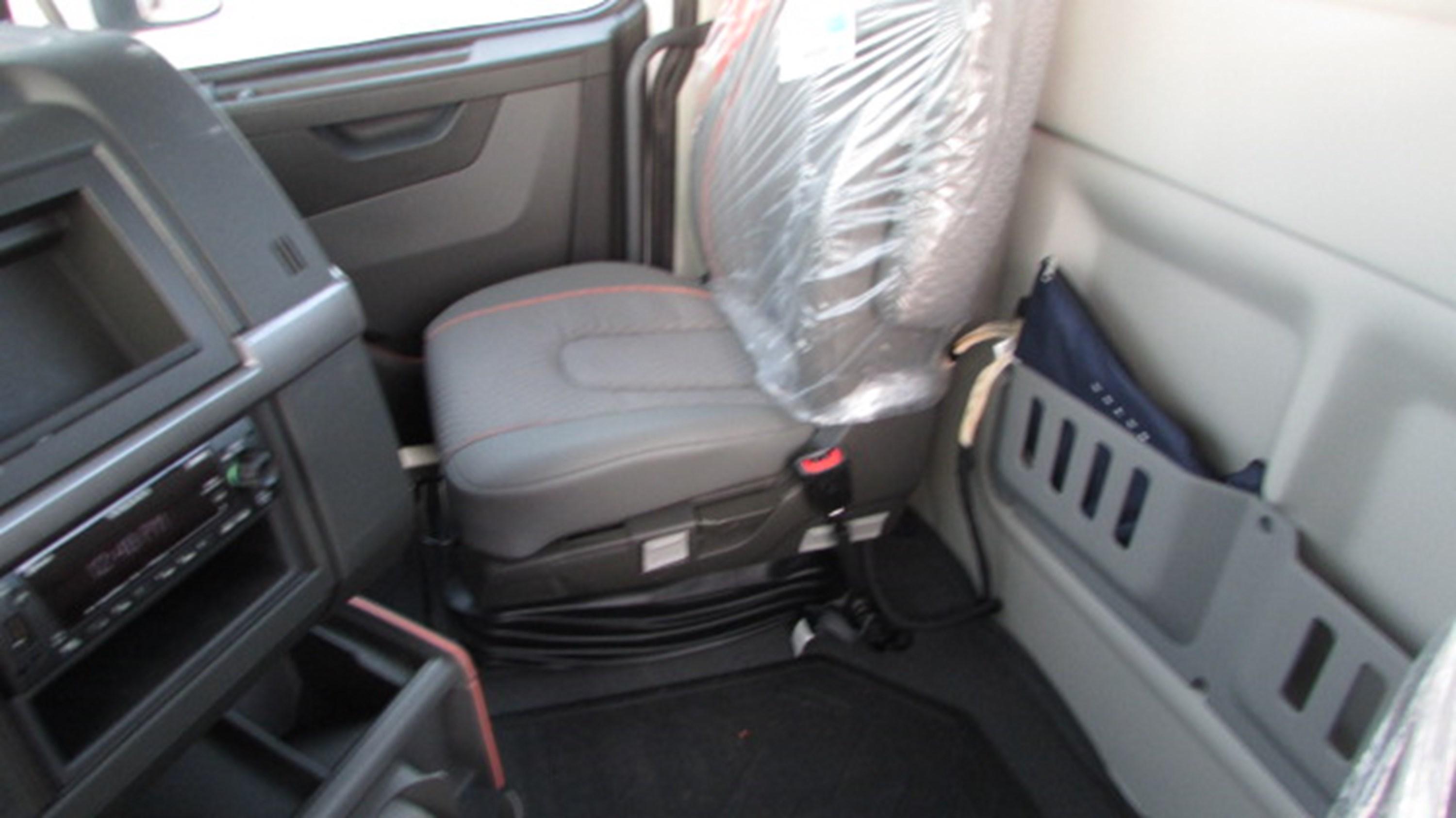 2025 Volvo in HOUSTON, TX — photo 7