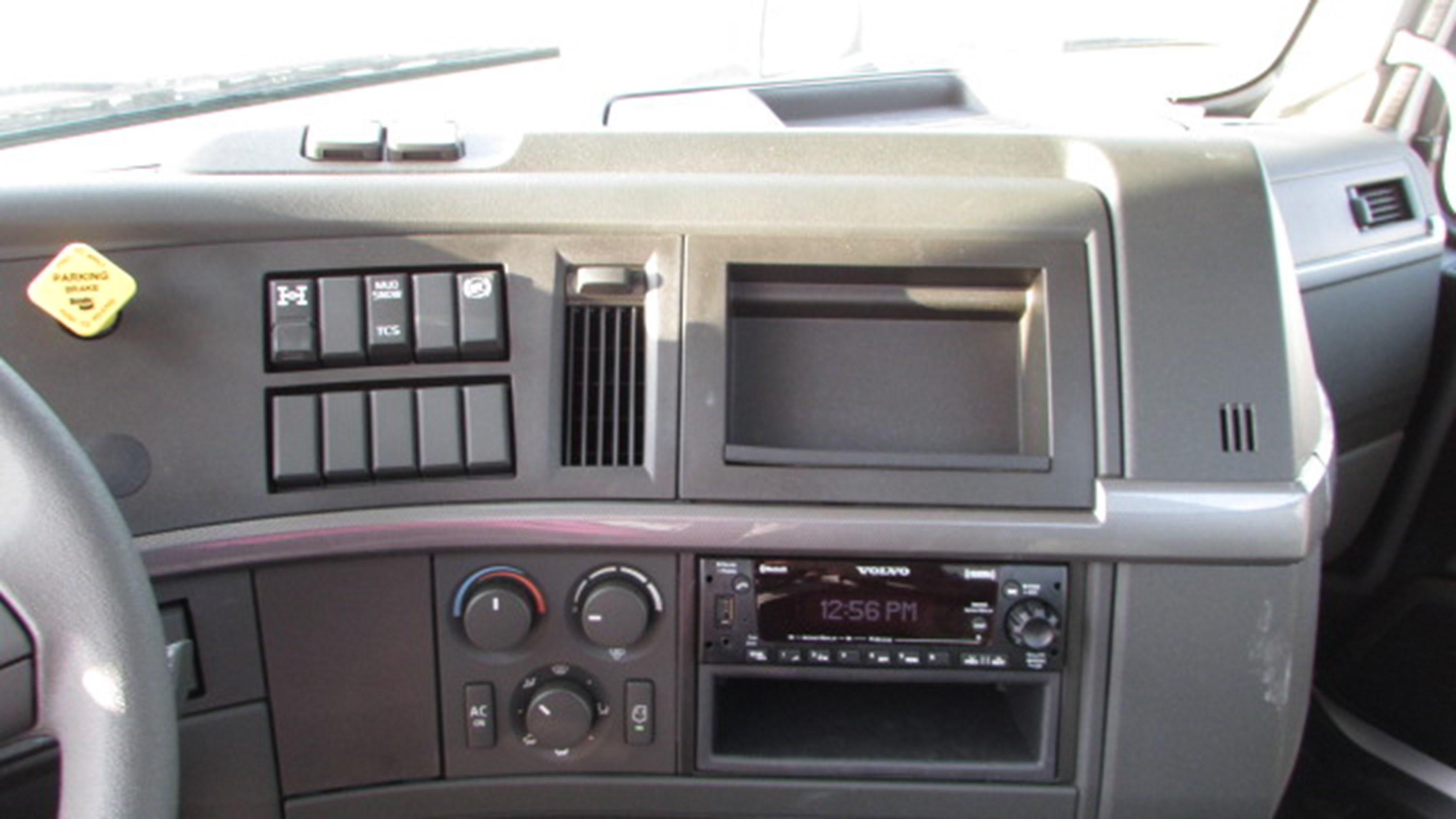 2025 Volvo in HOUSTON, TX — photo 11