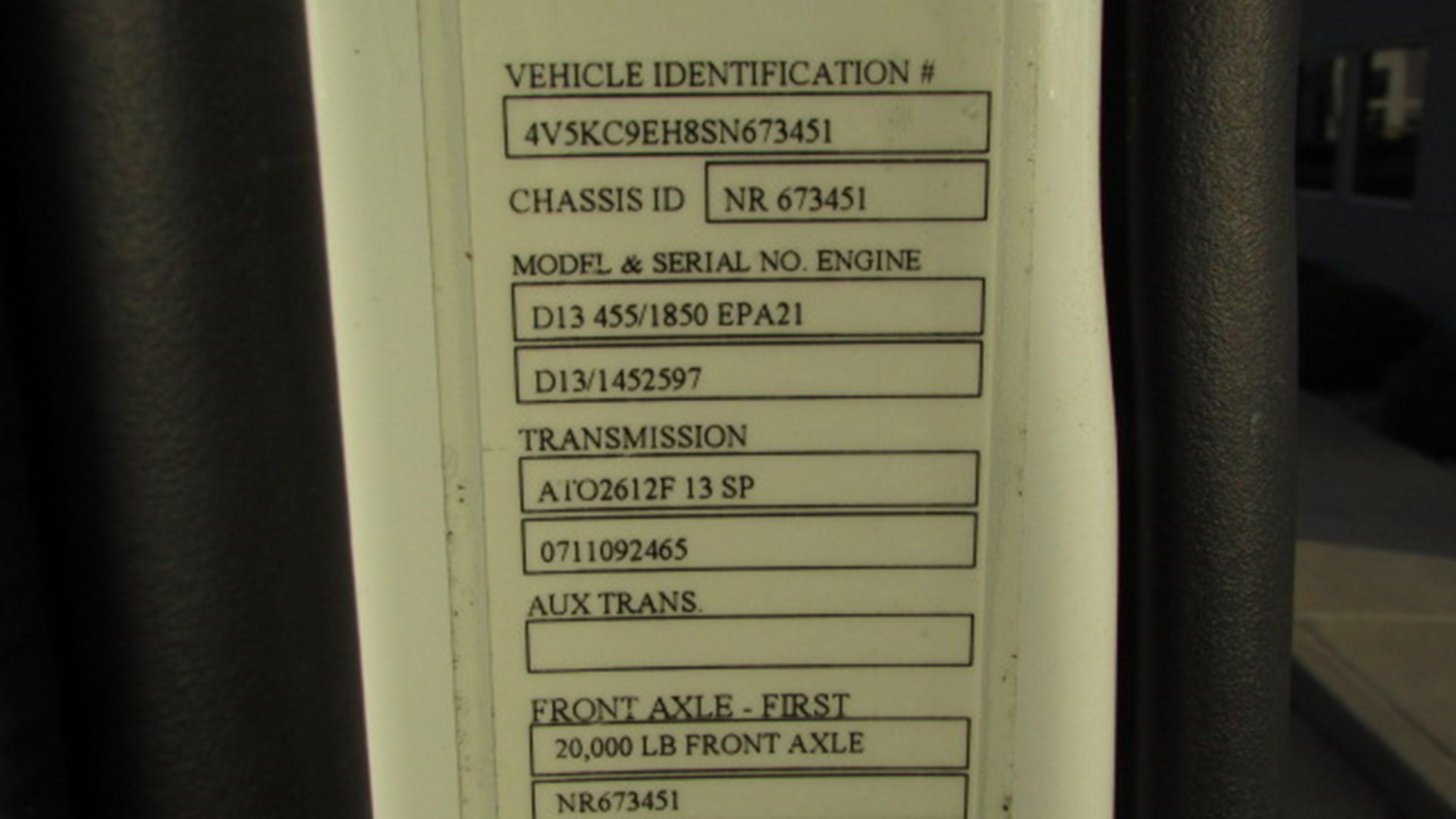 2025 Volvo in HOUSTON, TX — photo 13