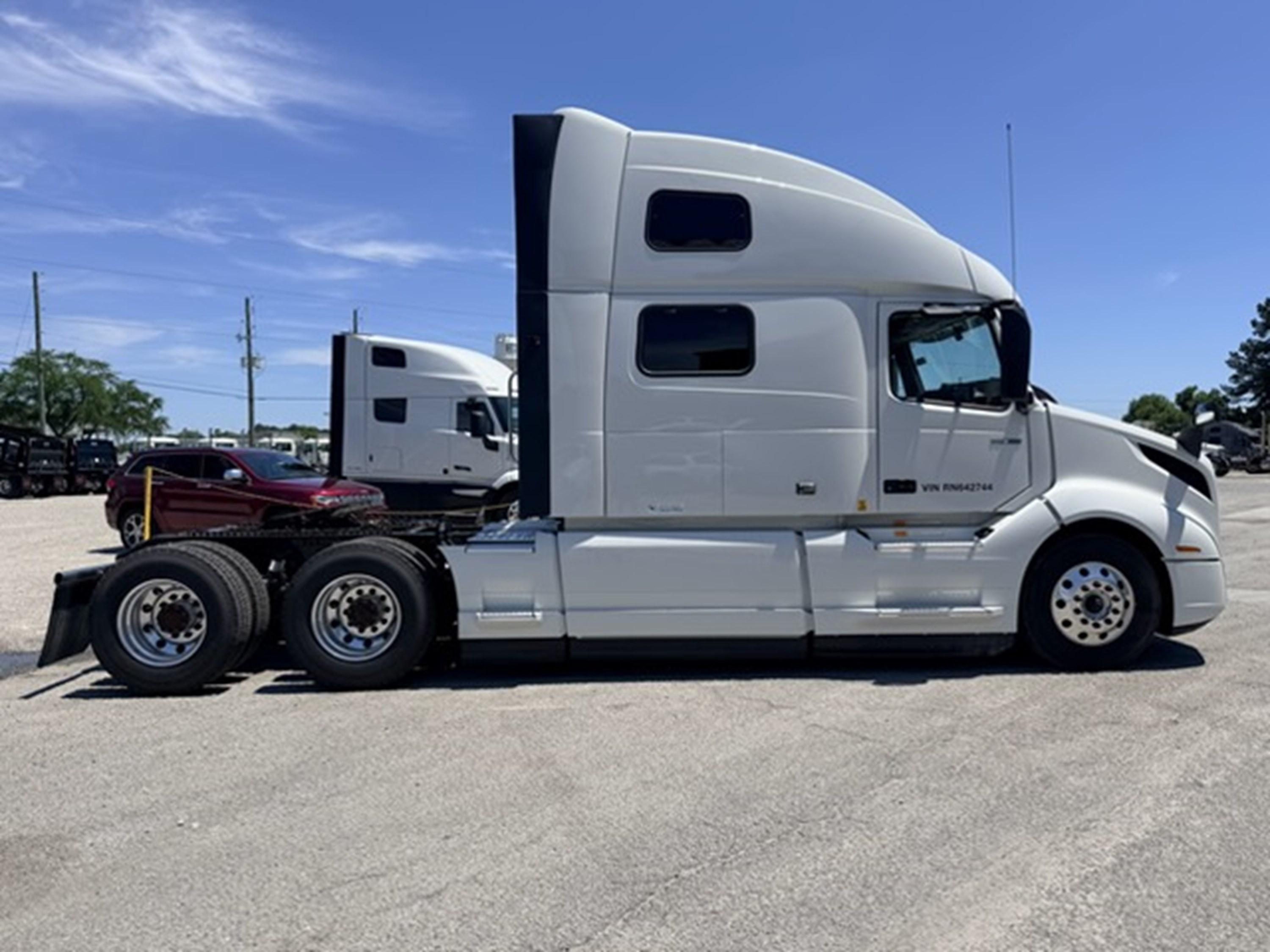 2024 Volvo VNL 860 in SAVANNAH, GA — photo 2
