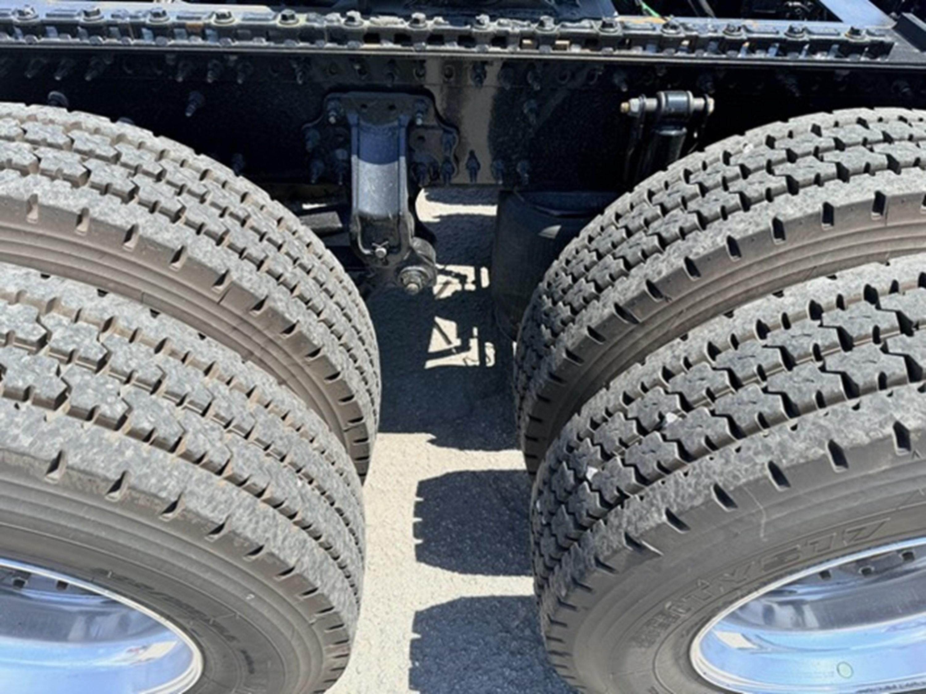 2024 Volvo VNL 860 in SAVANNAH, GA — photo 3