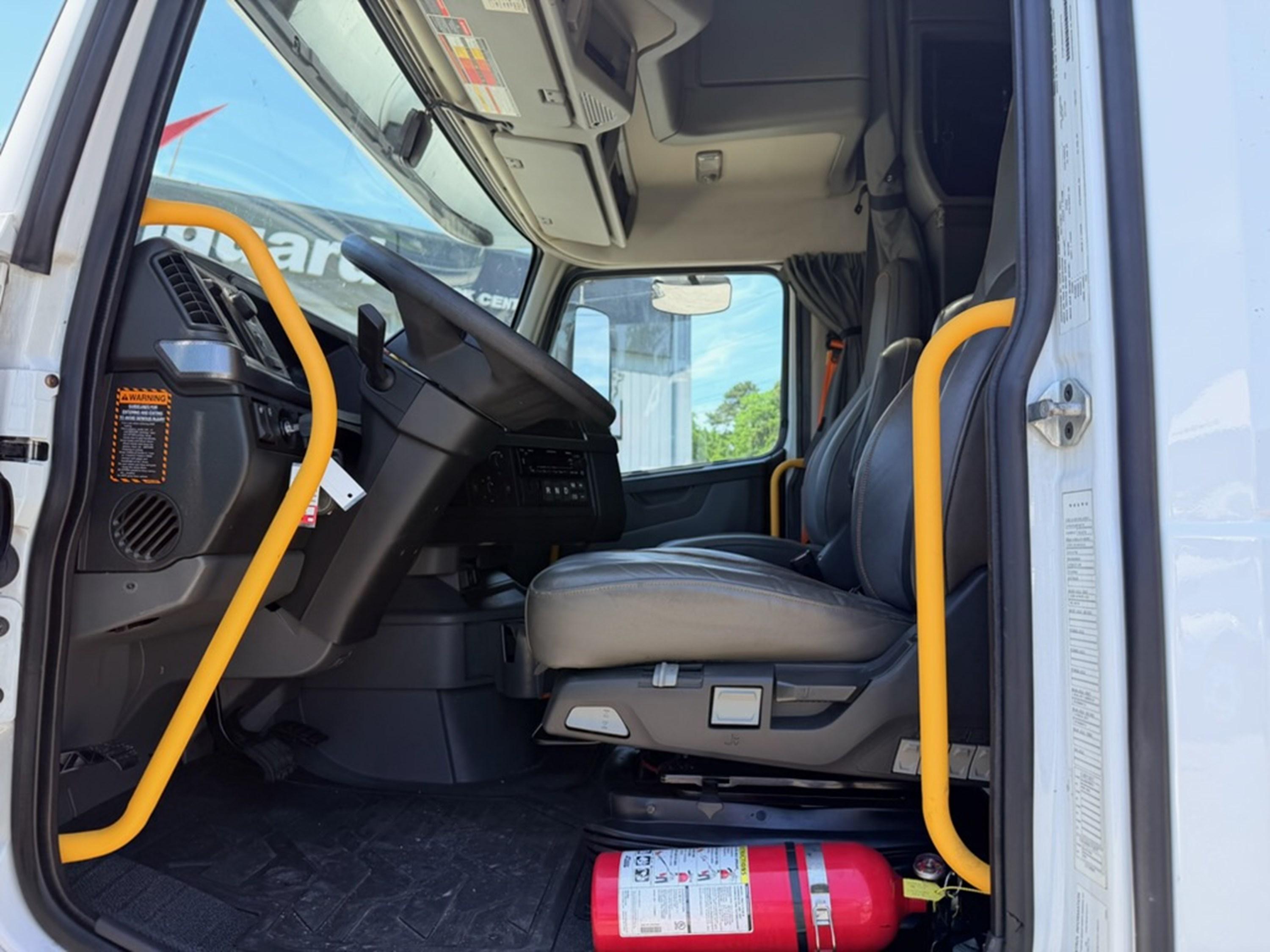 2024 Volvo VNL 860 in SAVANNAH, GA — photo 10