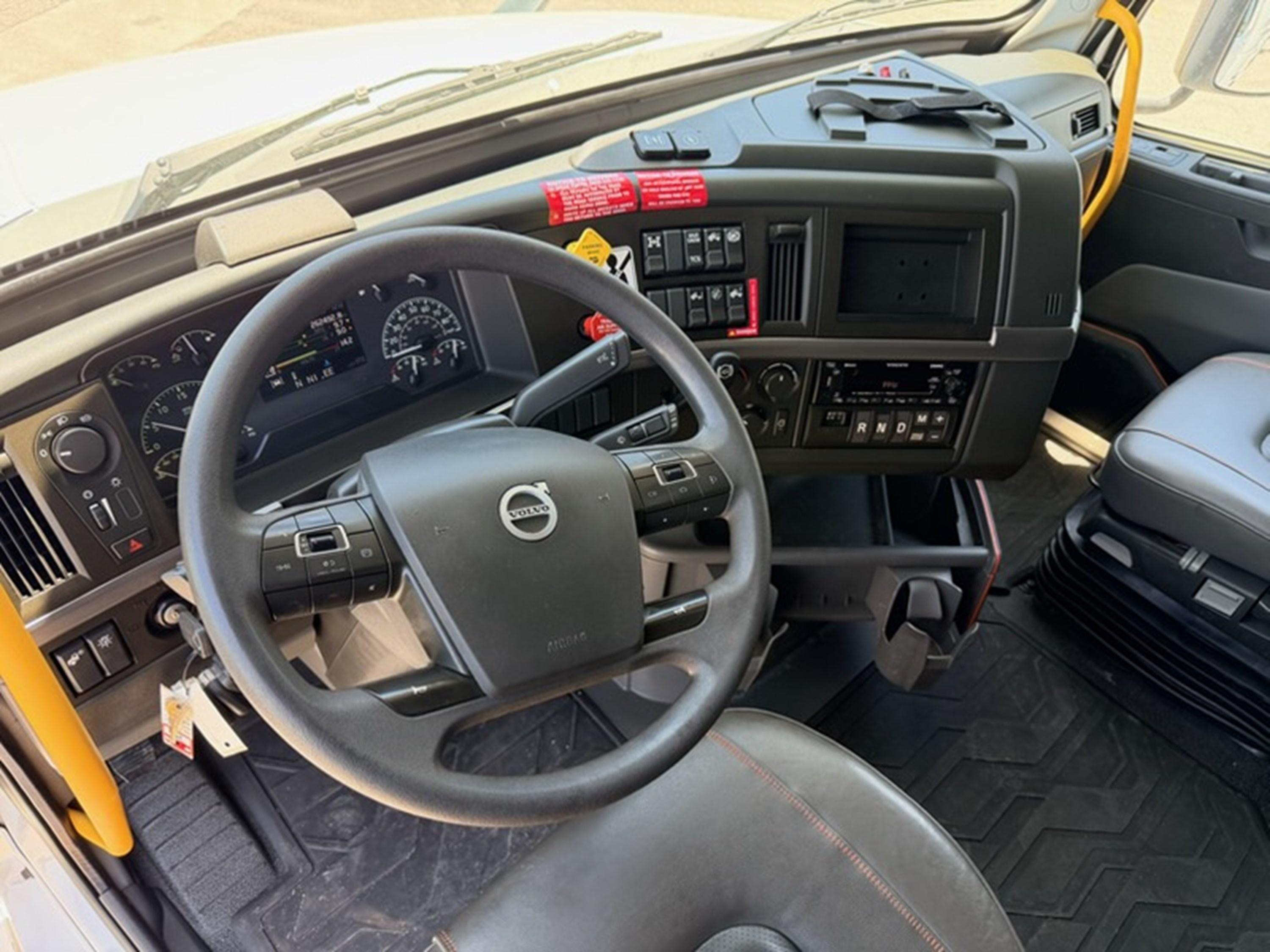 2024 Volvo VNL 860 in SAVANNAH, GA — photo 11