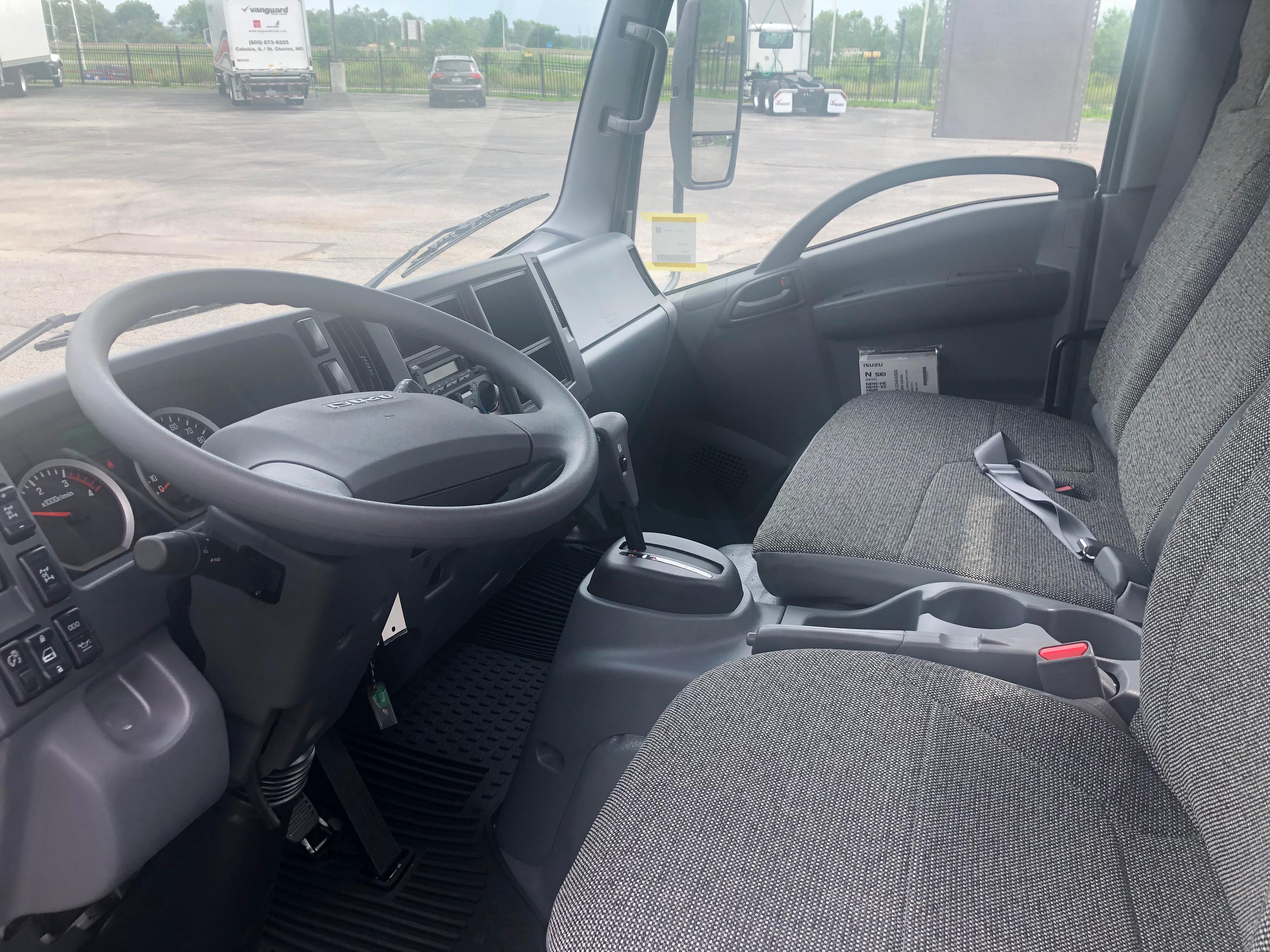 2024 Isuzu NPR in CAHOKIA, IL — photo 4