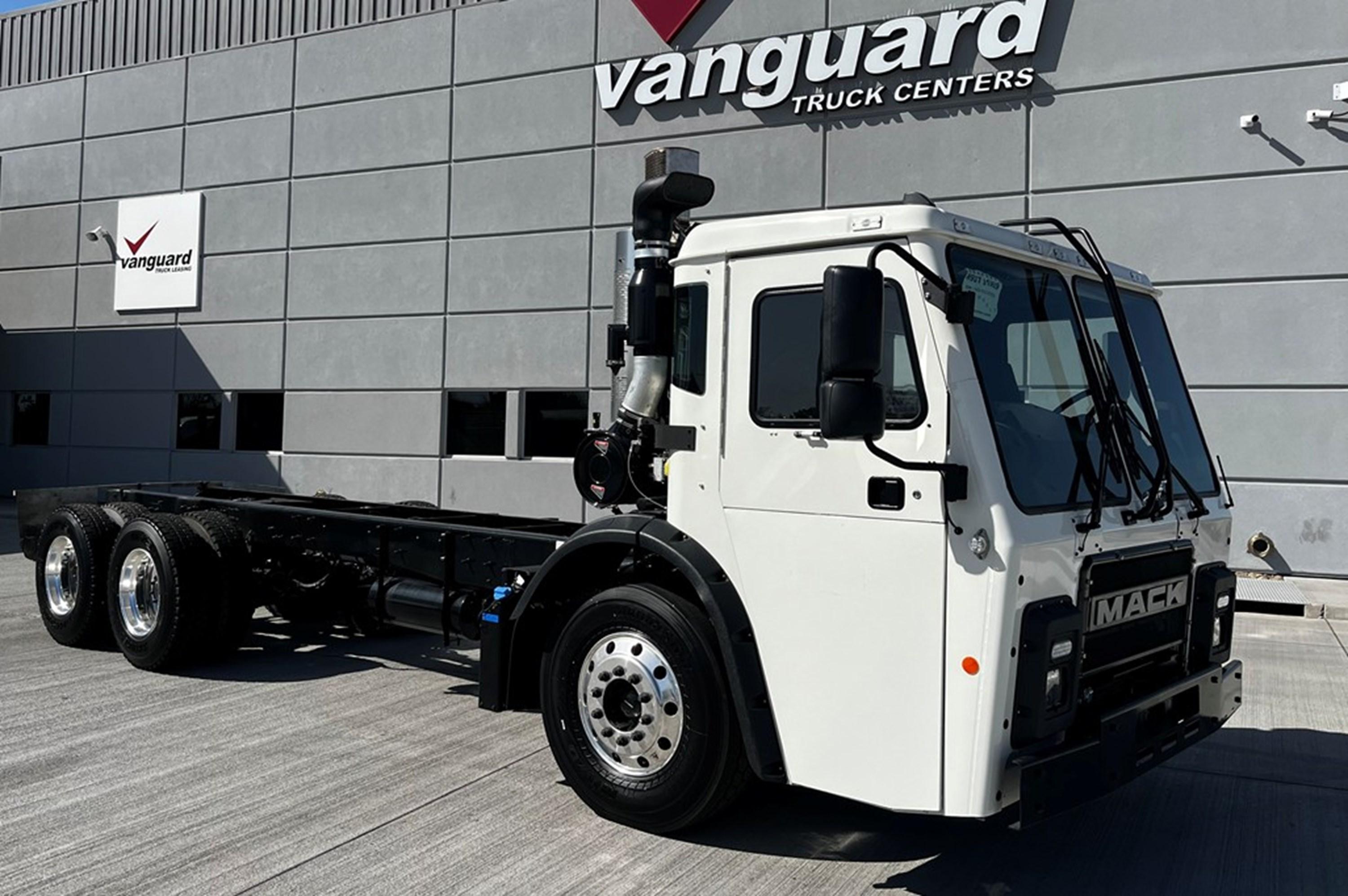 2025 Mack LR