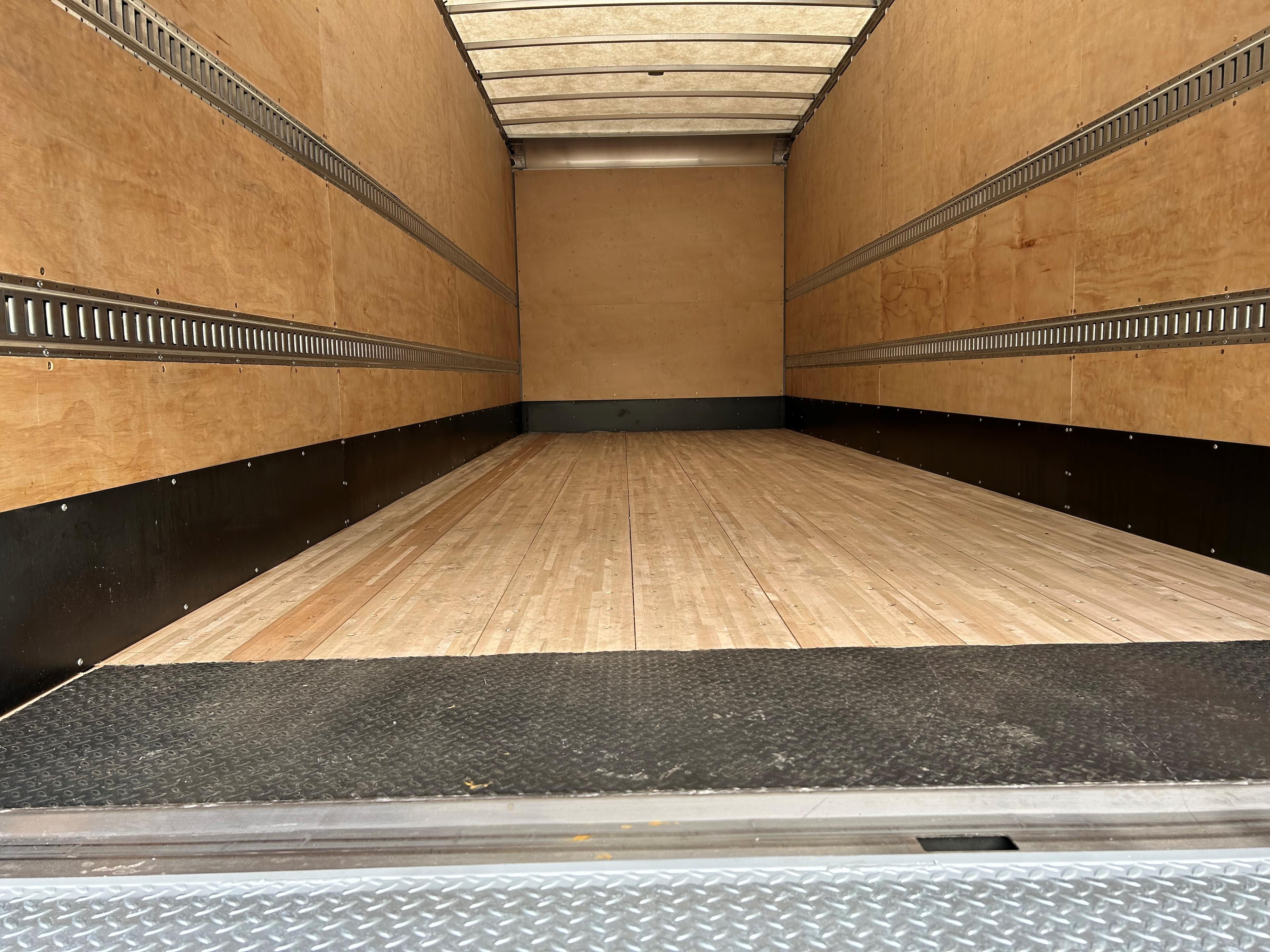 2025 Isuzu FTR in CAHOKIA, IL — photo 4