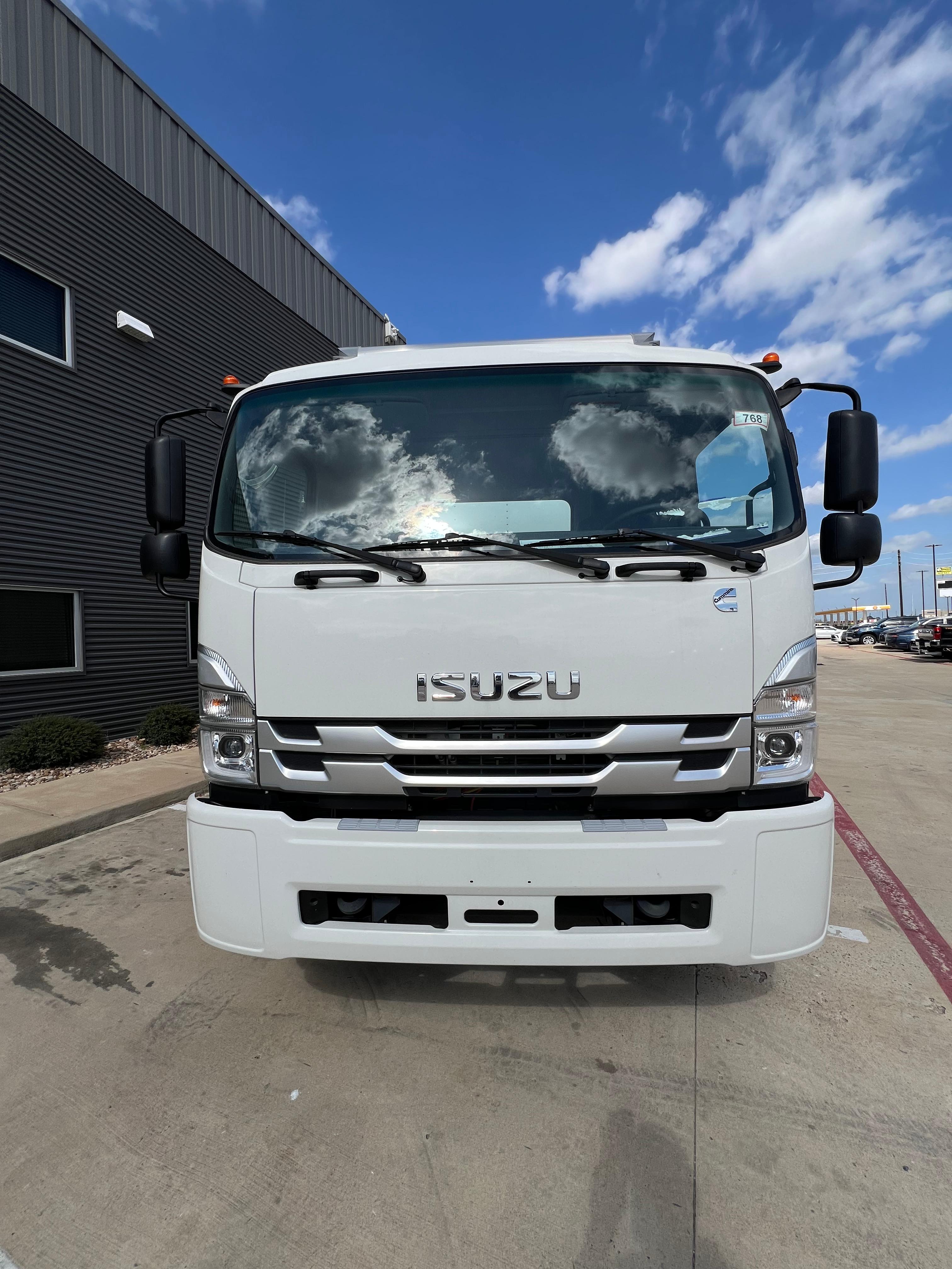 2025 Isuzu FTR in HOUSTON, TX — photo 2