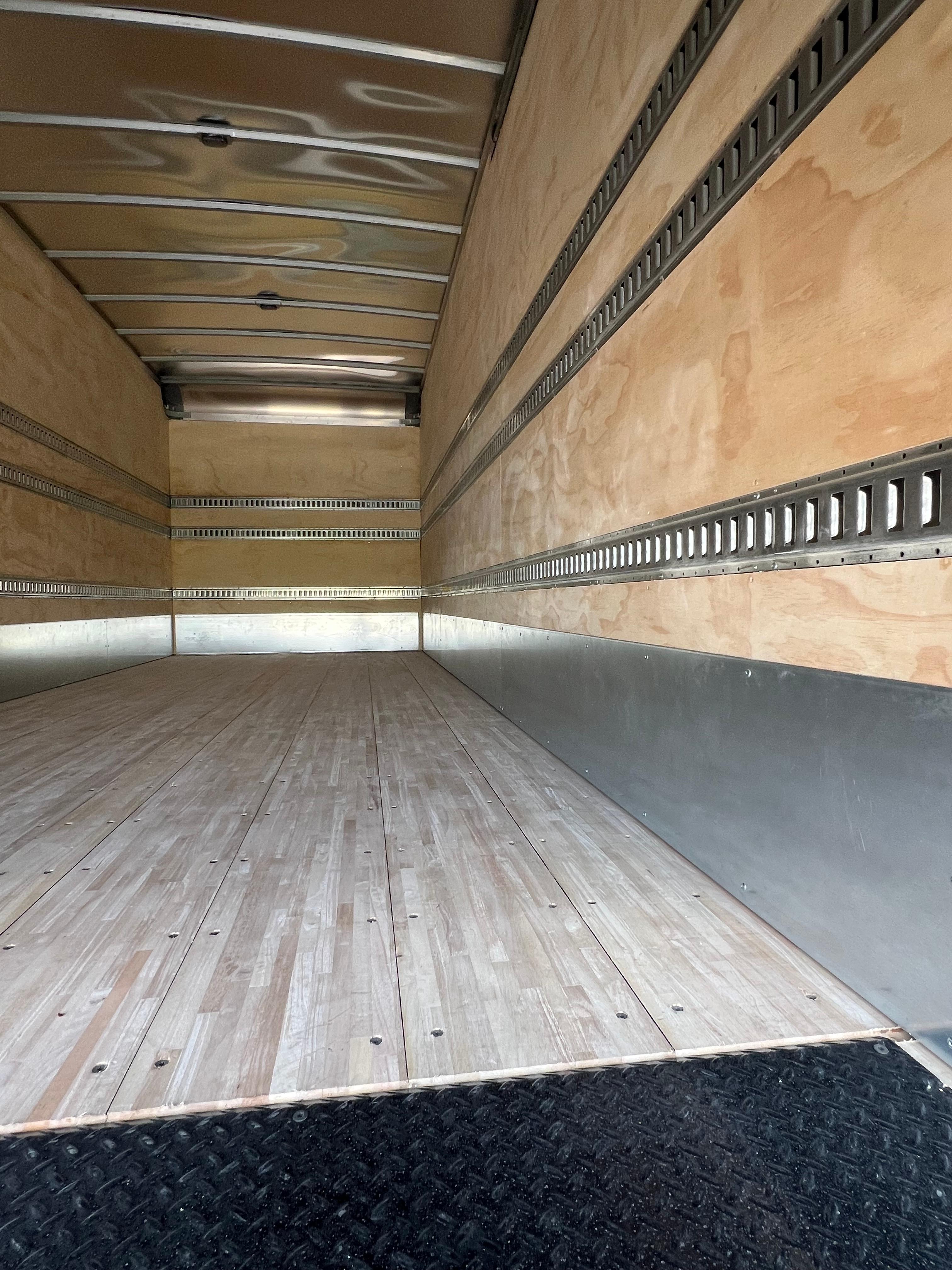 2025 Isuzu FTR in HOUSTON, TX — photo 5