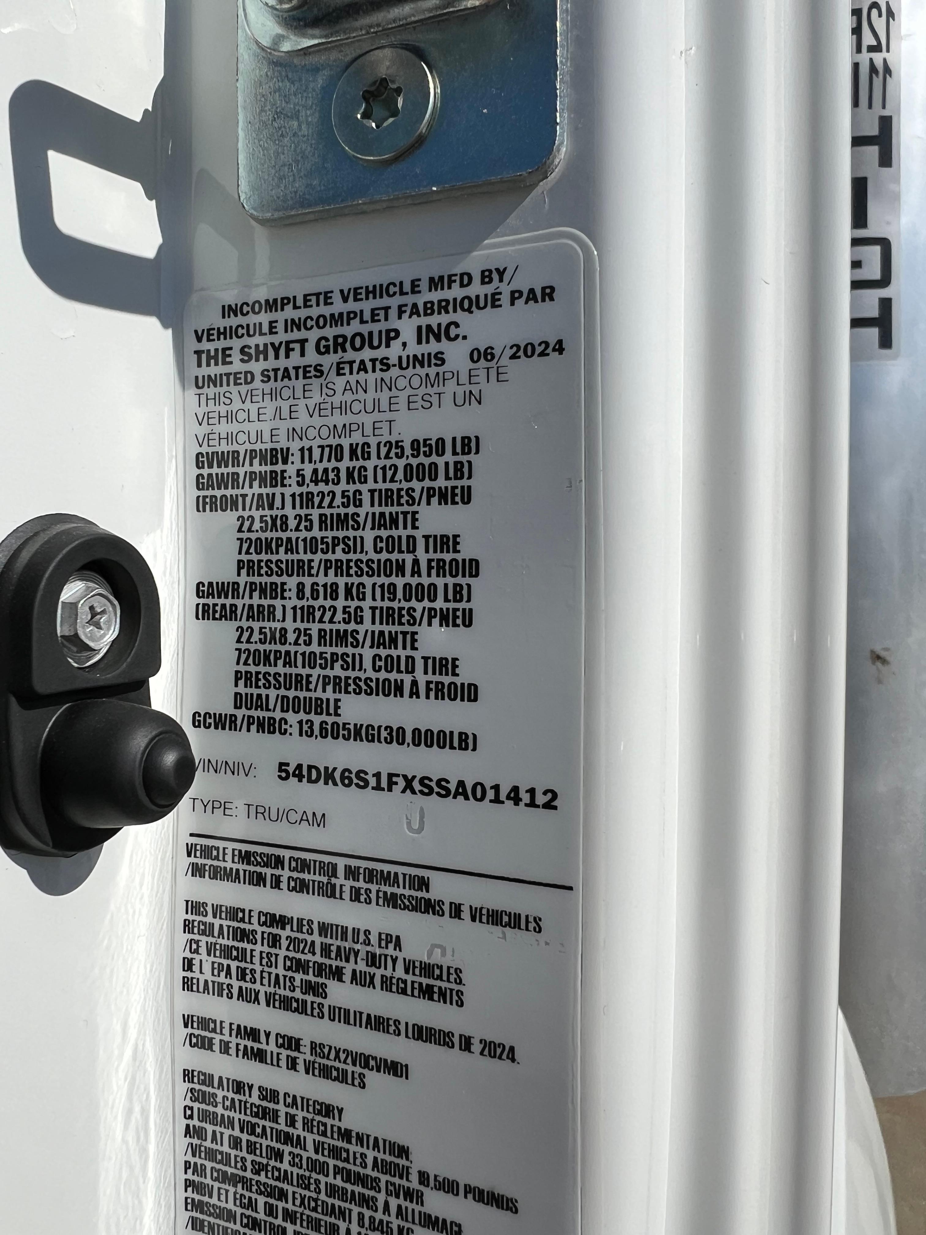 2025 Isuzu FTR in HOUSTON, TX — photo 2