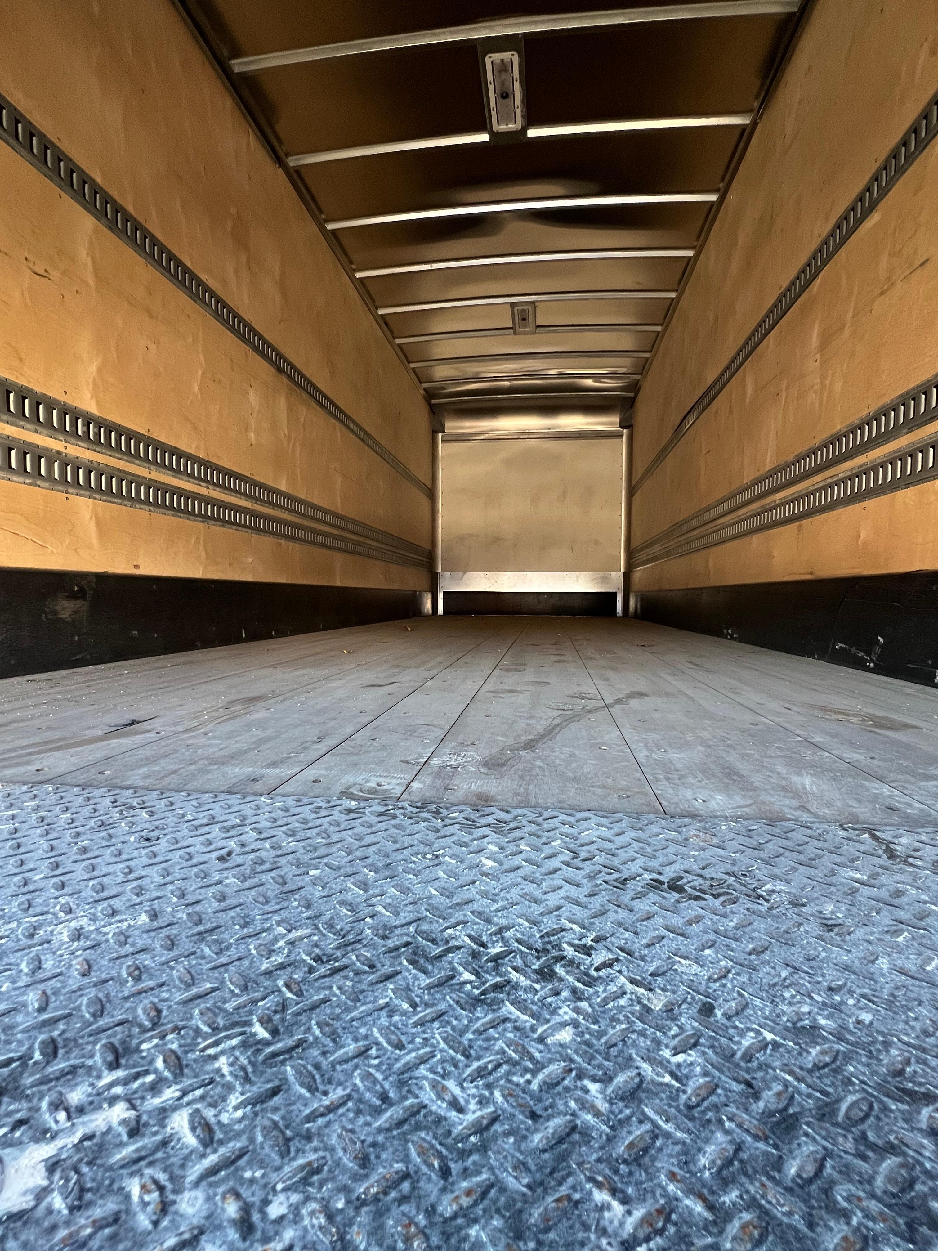 2025 Isuzu FTR in HOUSTON, TX — photo 7