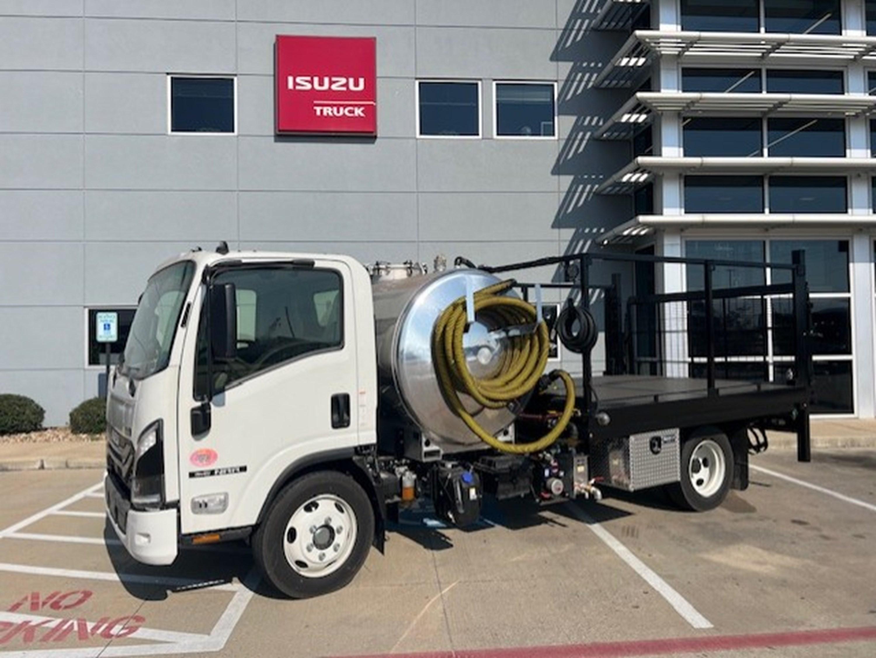 2025 Isuzu NRR