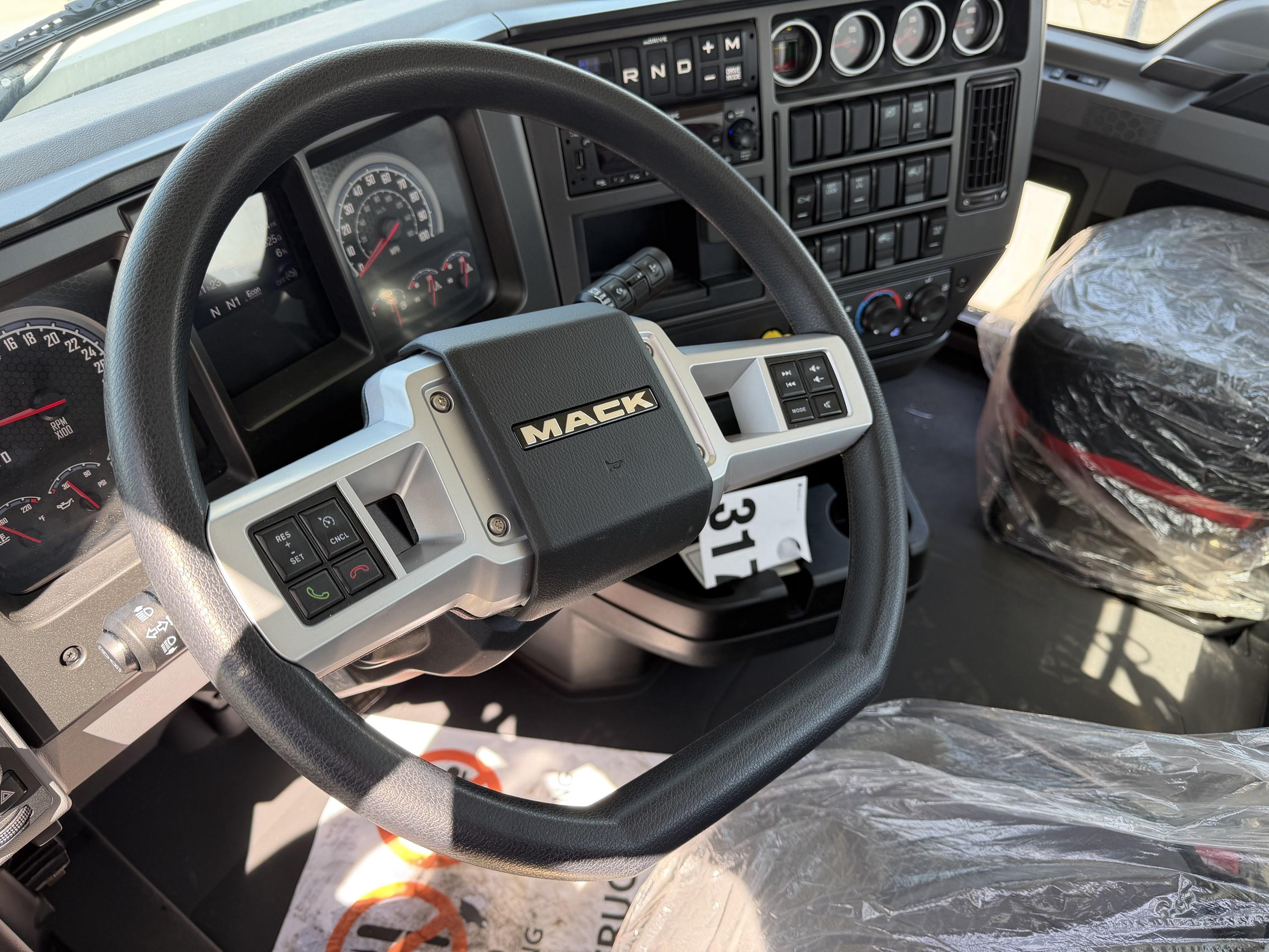2025 Mack Anthem in PHOENIX, AZ — photo 9