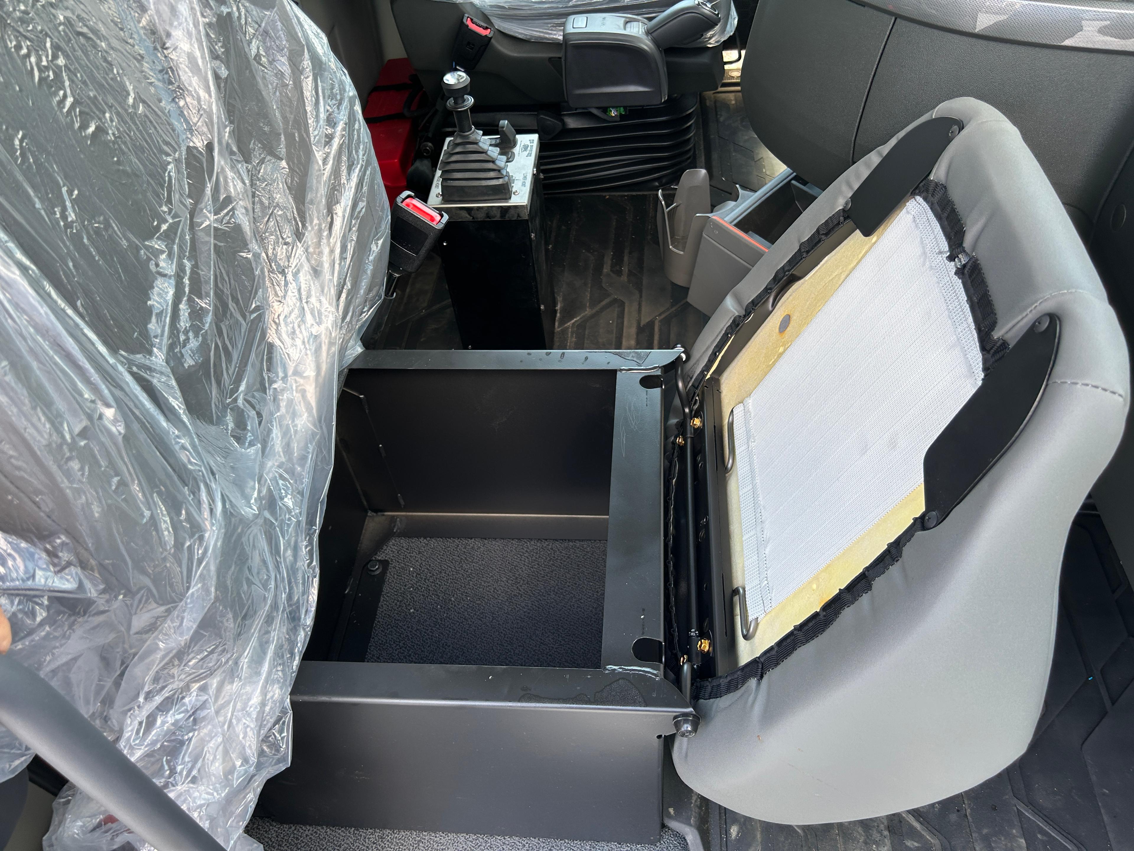 2025 Volvo VNR 640 in MACON, GA — photo 8
