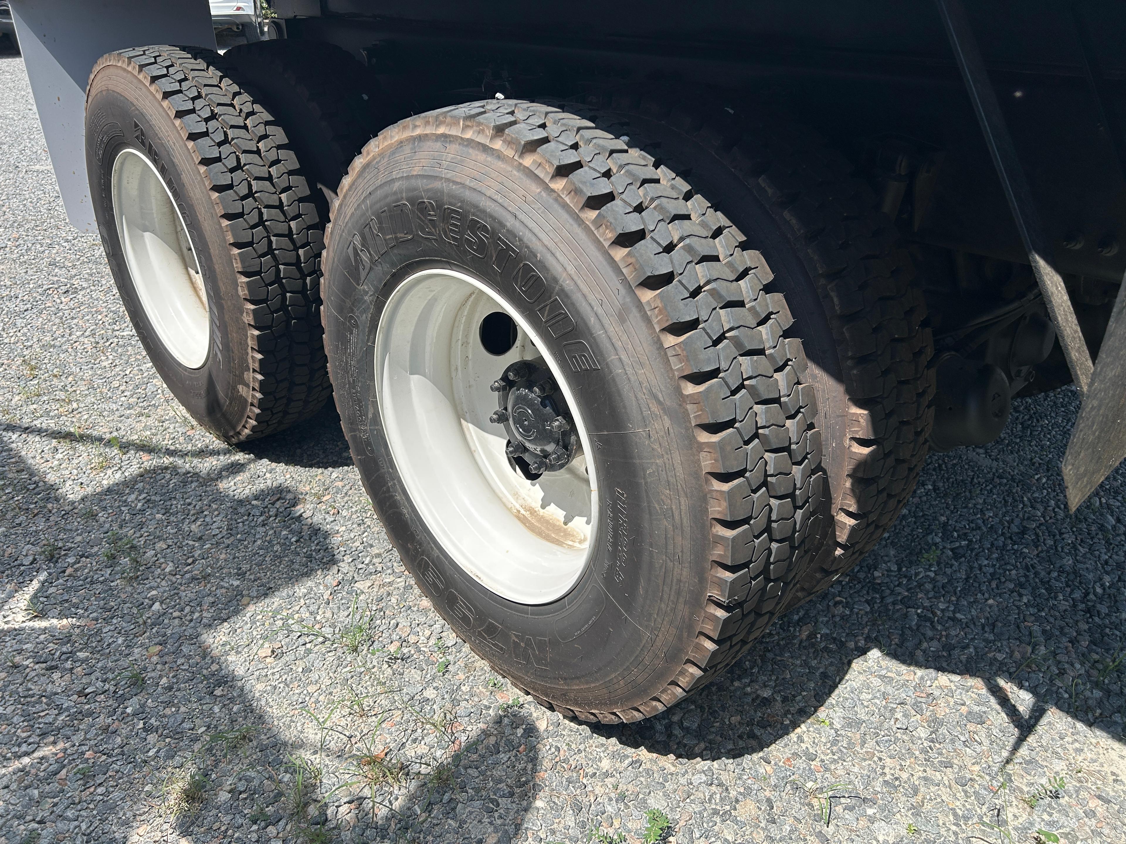 2025 Volvo VNR 640 in MACON, GA — photo 9