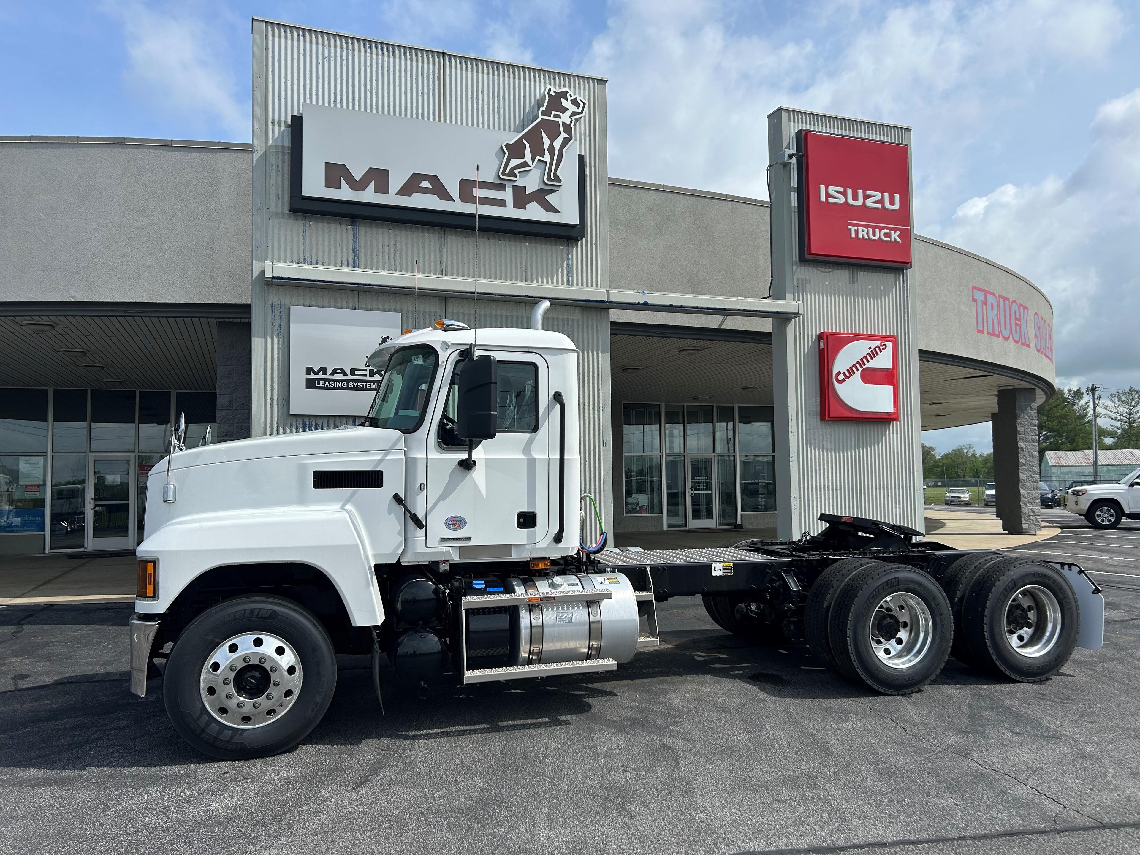 2025 Mack Pinnacle
